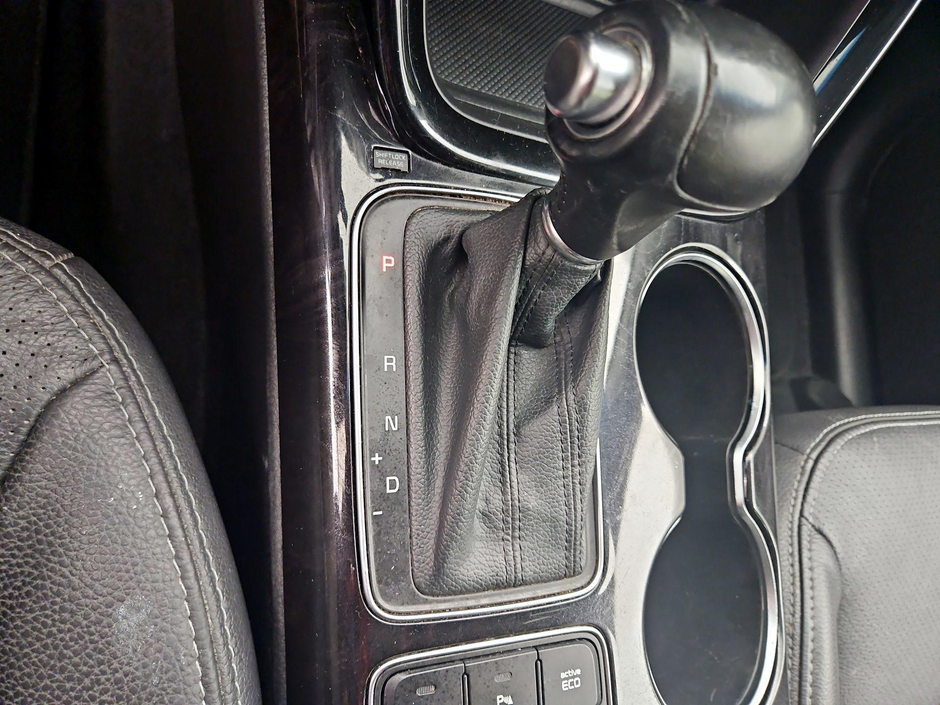 Thumbnail: 2015 Kia Sorento - 17