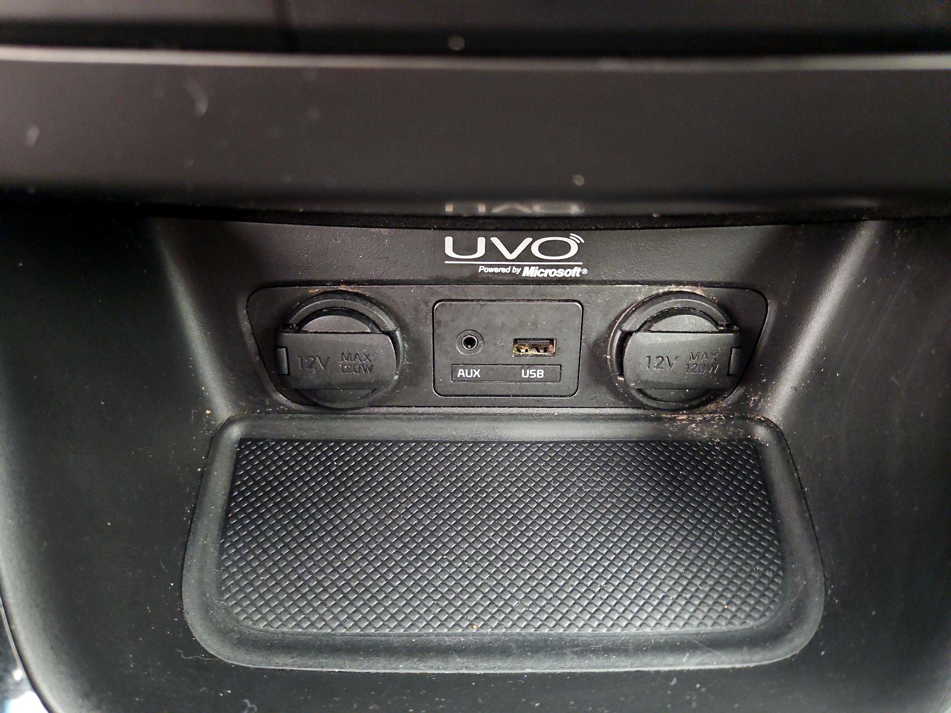 Thumbnail: 2015 Kia Sorento - 18