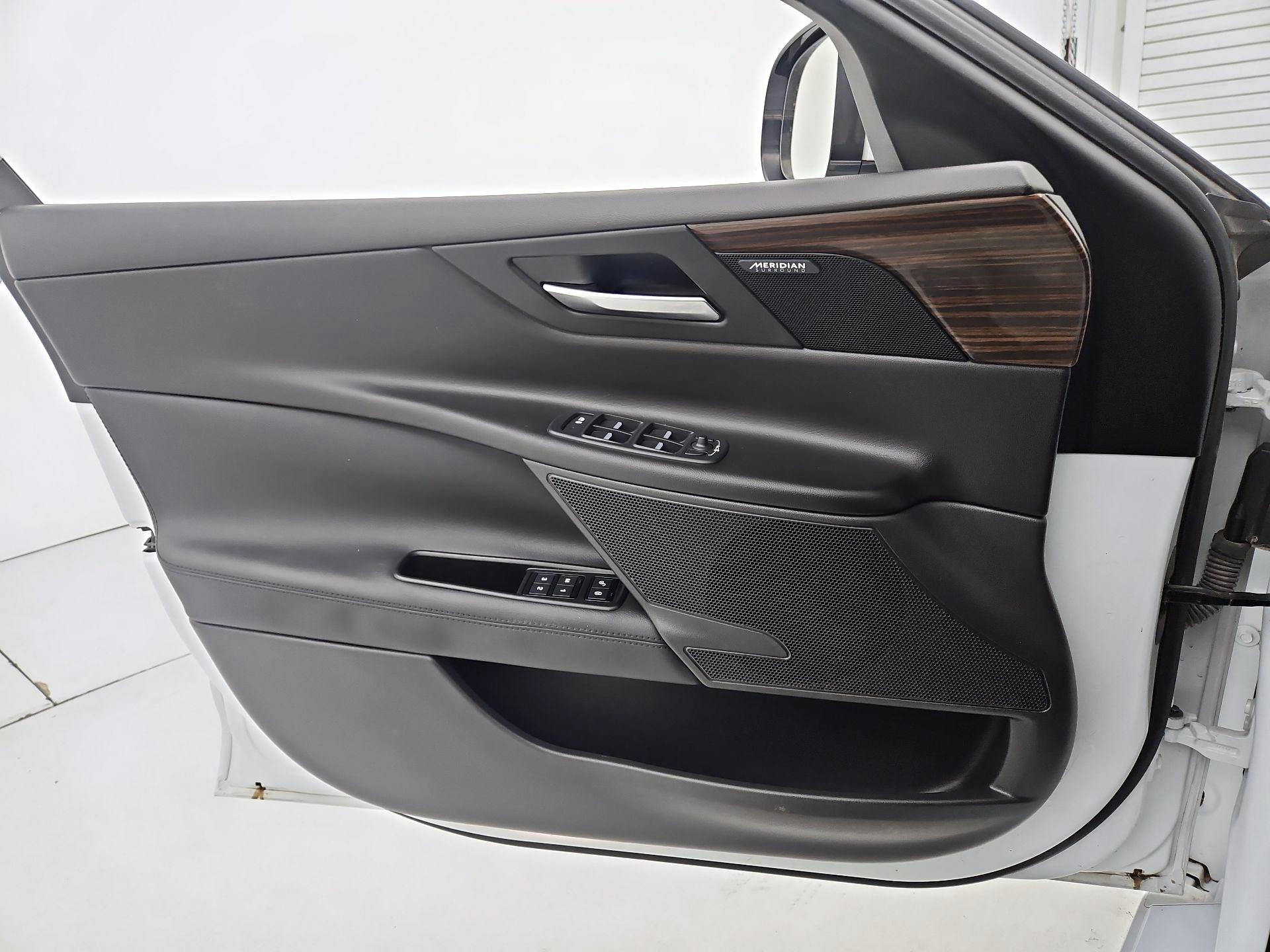 Thumbnail: 2017 Jaguar XE - 12