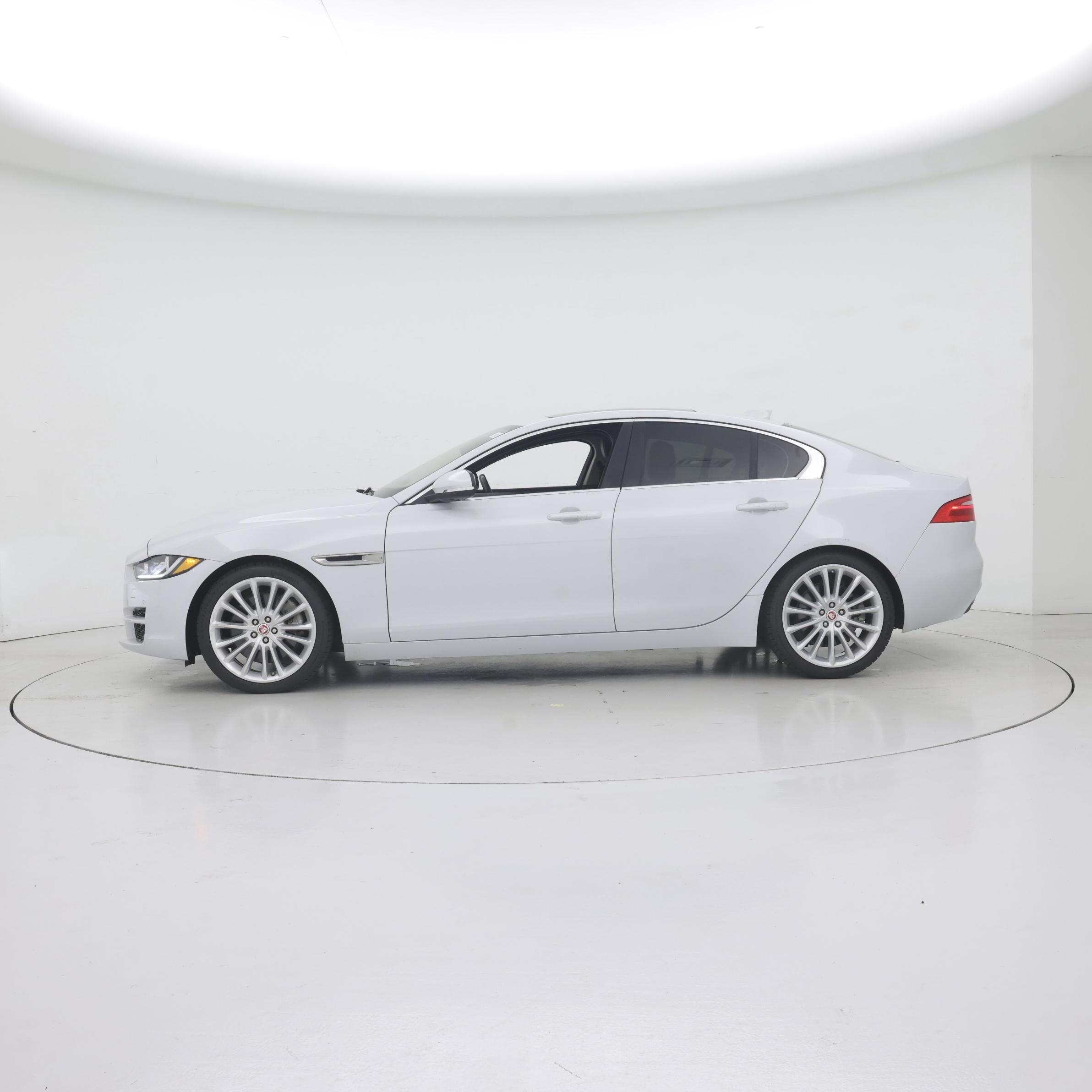 Thumbnail: 2017 Jaguar XE - 3