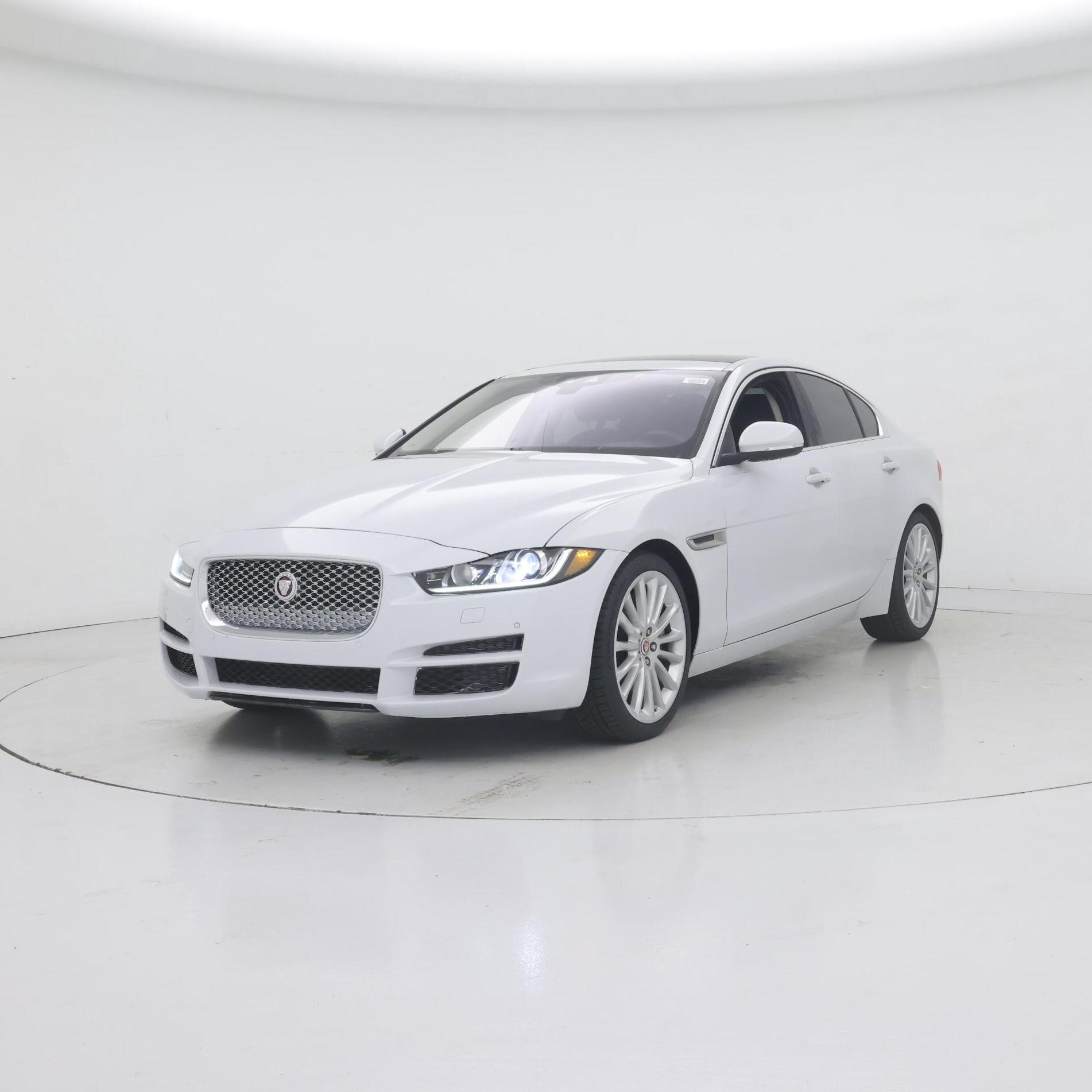 Thumbnail: 2017 Jaguar XE - 4
