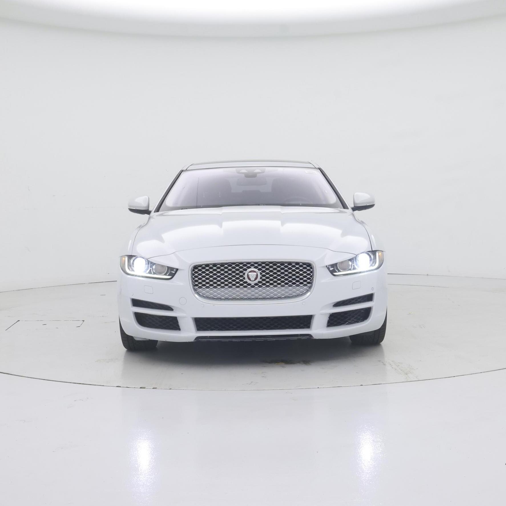 Thumbnail: 2017 Jaguar XE - 5