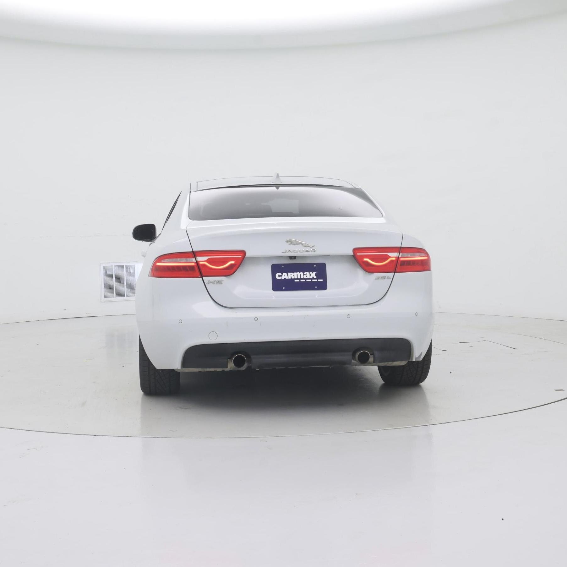 Thumbnail: 2017 Jaguar XE - 6