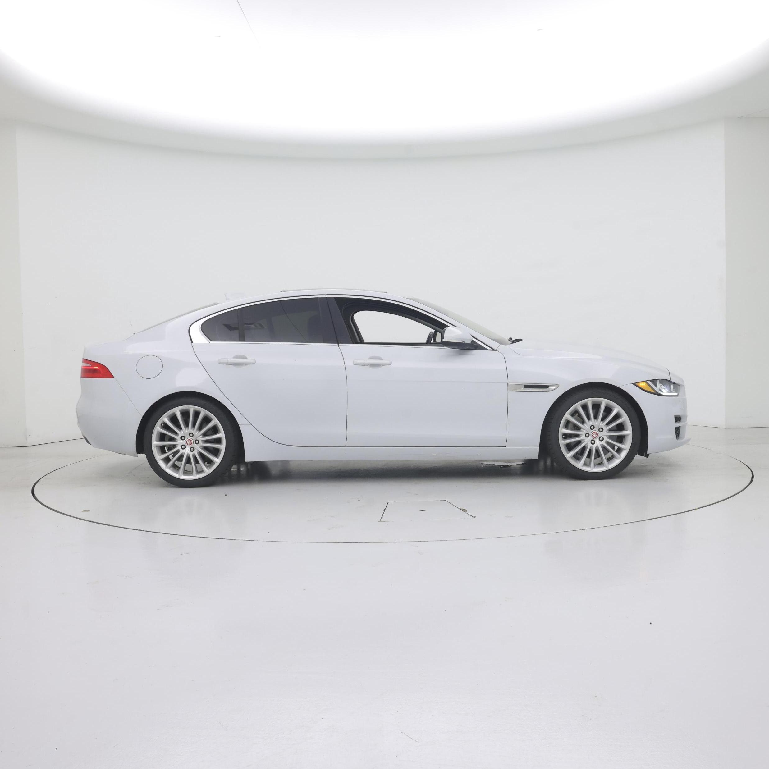 Thumbnail: 2017 Jaguar XE - 7