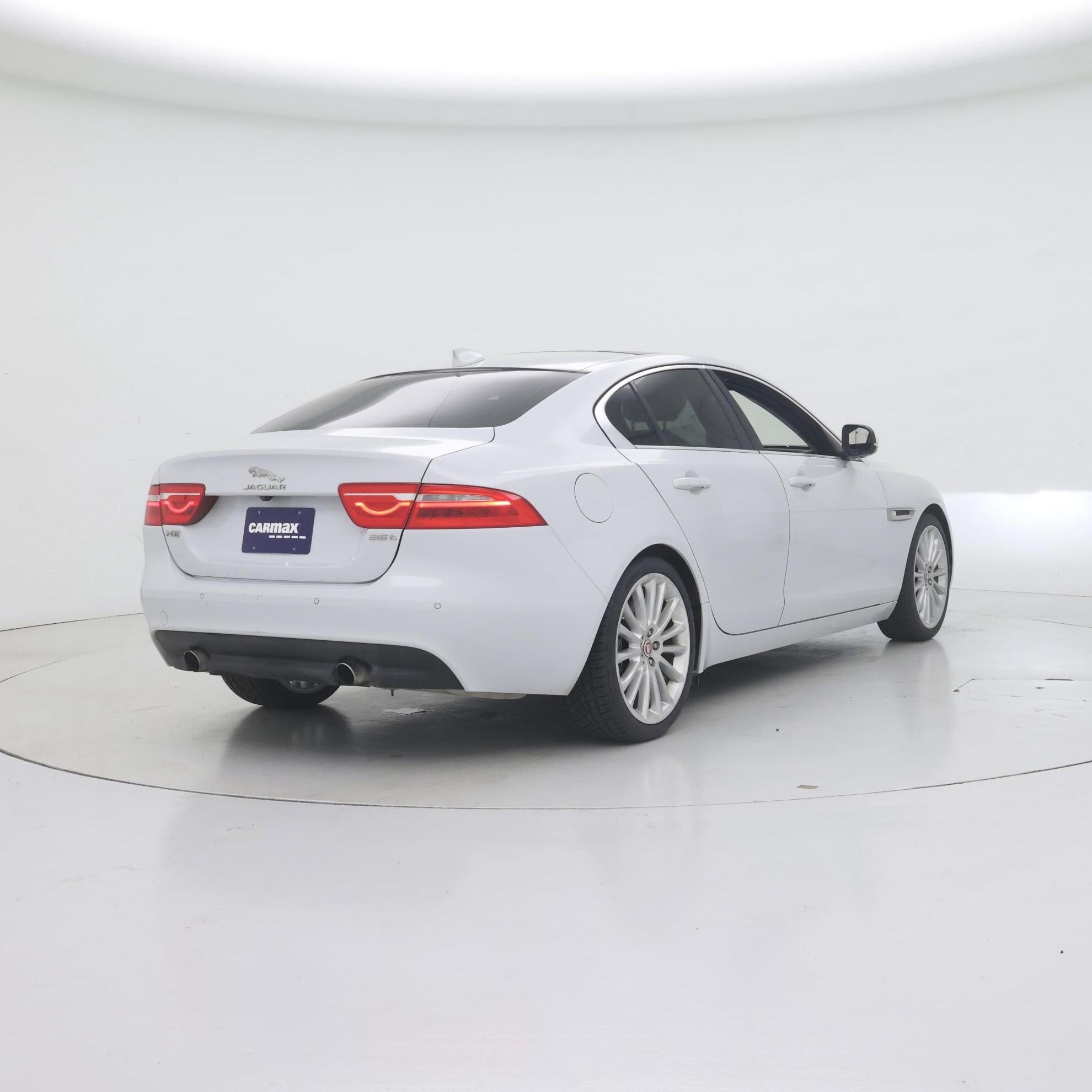 Thumbnail: 2017 Jaguar XE - 8