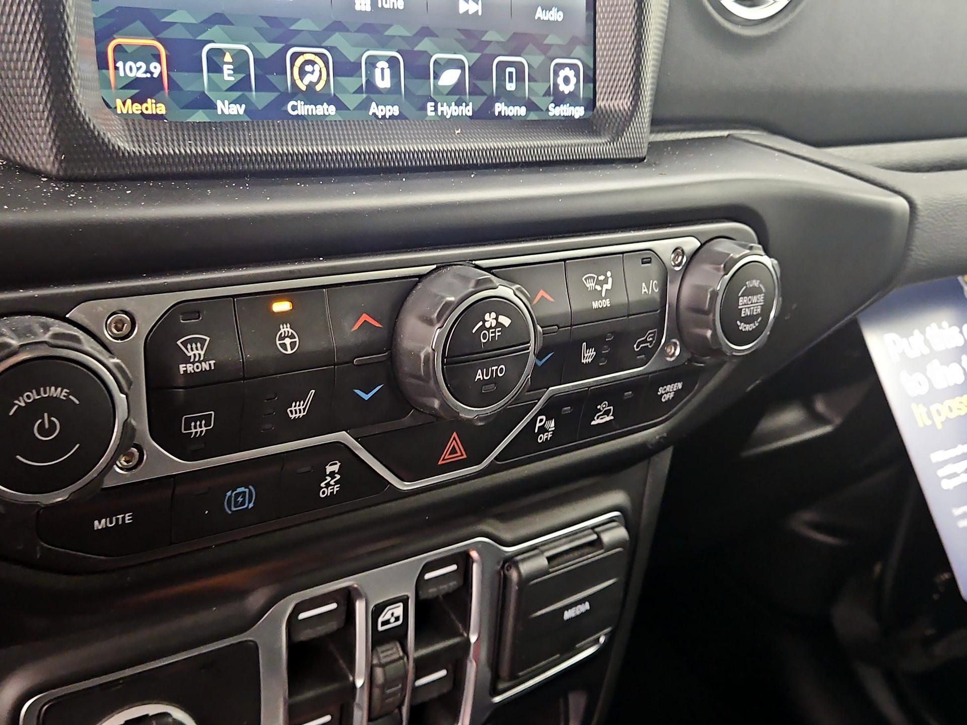 Thumbnail: 2021 Jeep Wrangler - 17