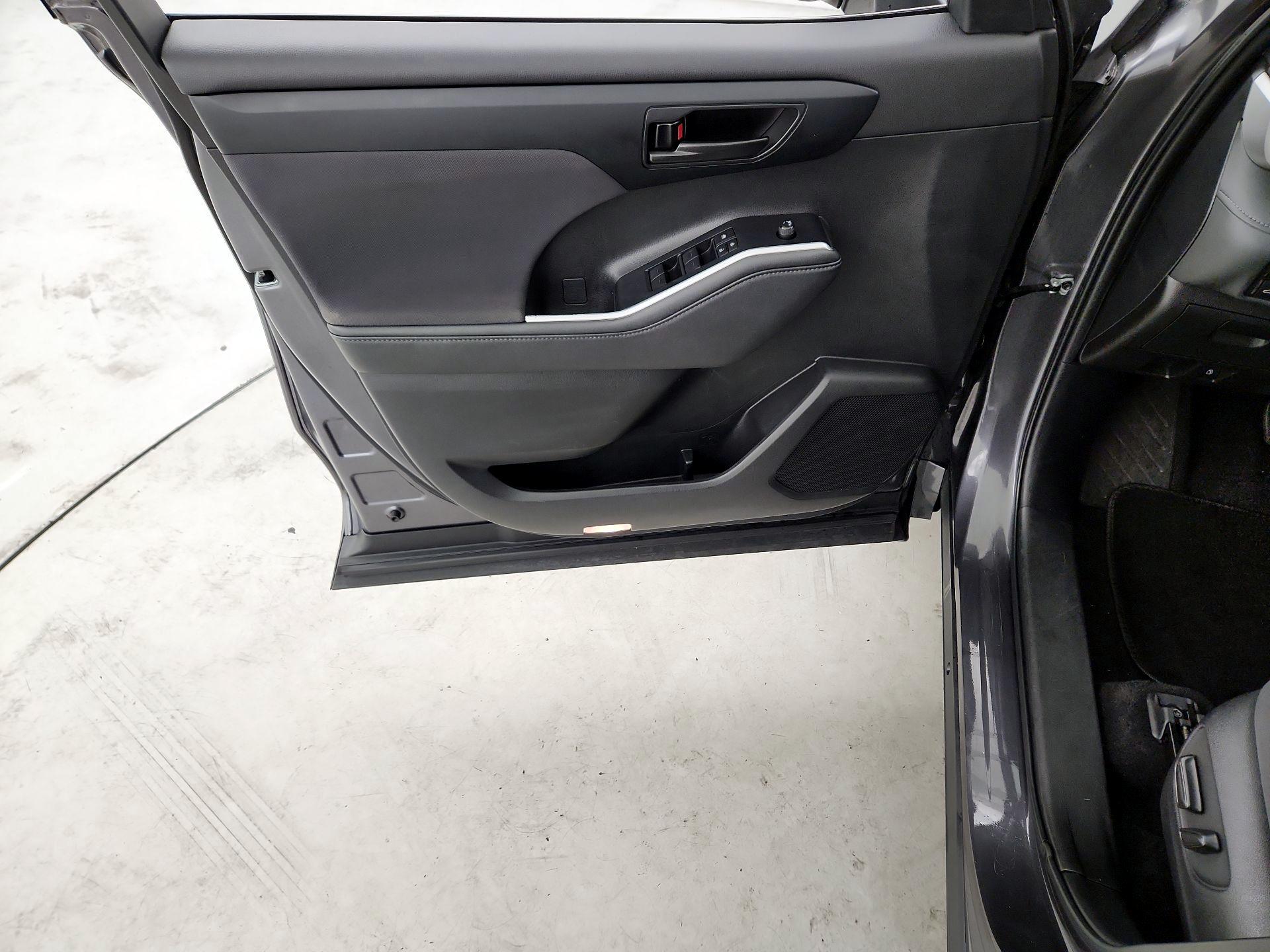 Thumbnail: 2024 Toyota Highlander - 12