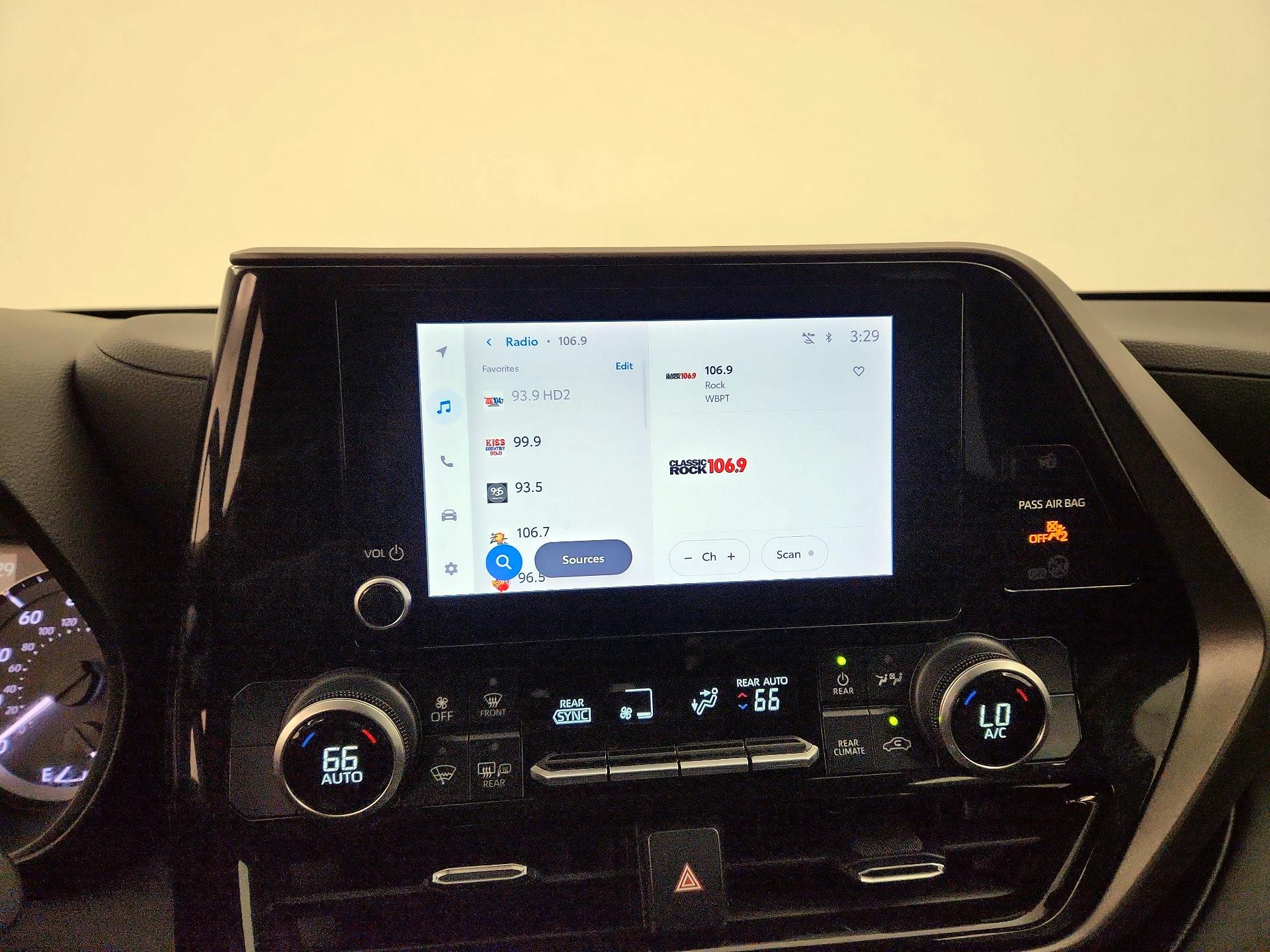 Thumbnail: 2024 Toyota Highlander - 15