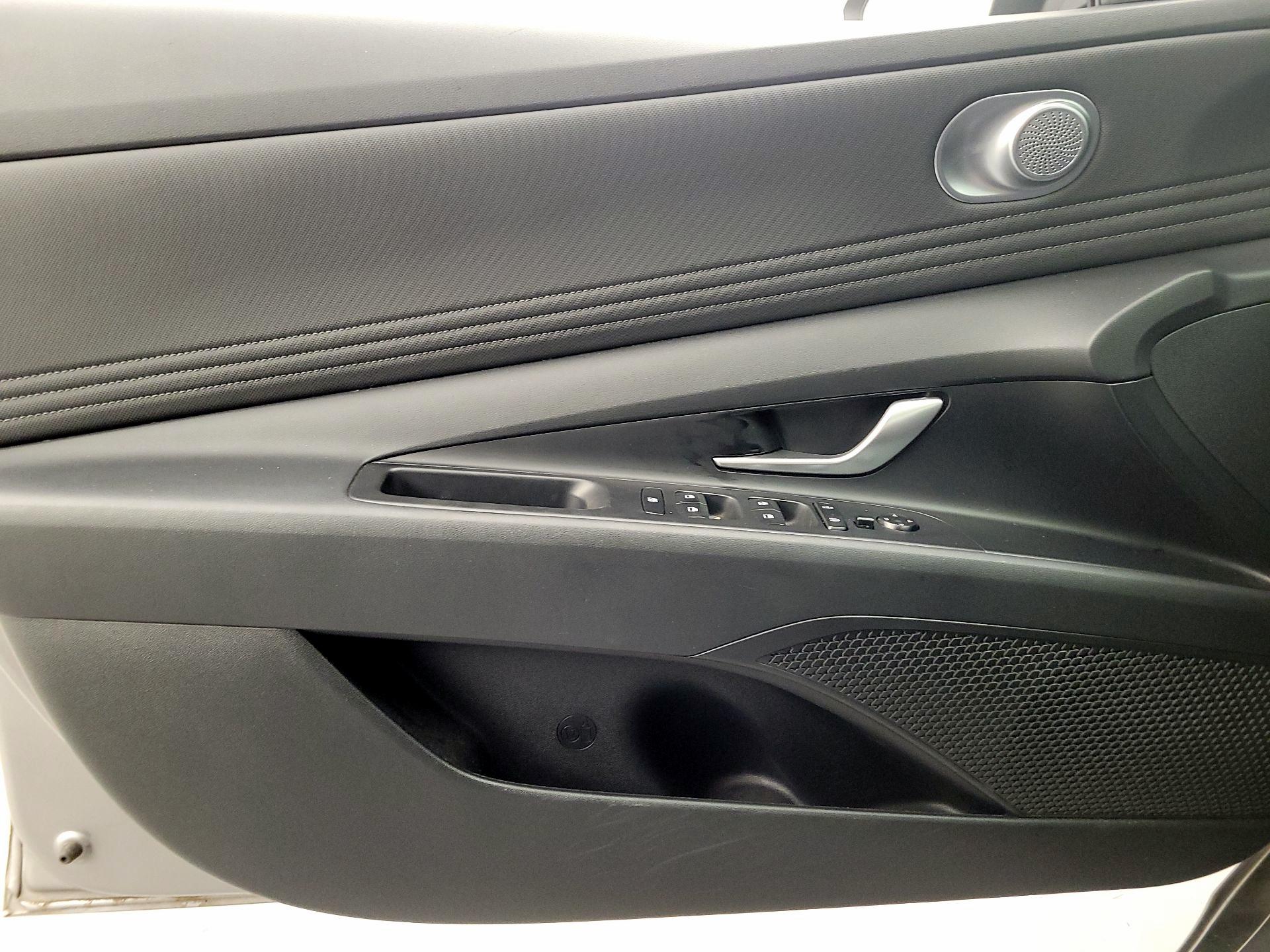 Thumbnail: 2023 Hyundai Elantra - 12