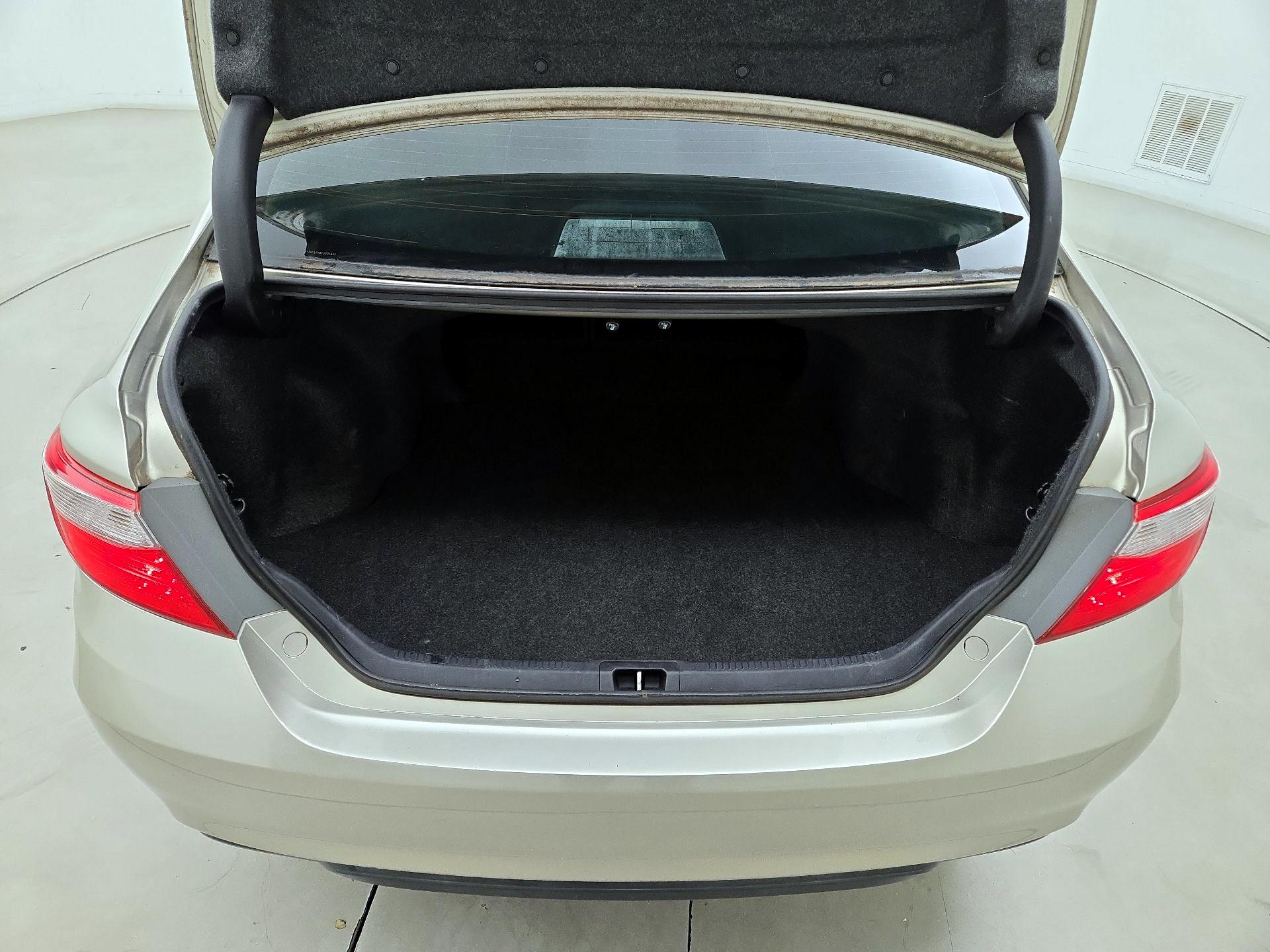 Thumbnail: 2015 Toyota Camry - 20