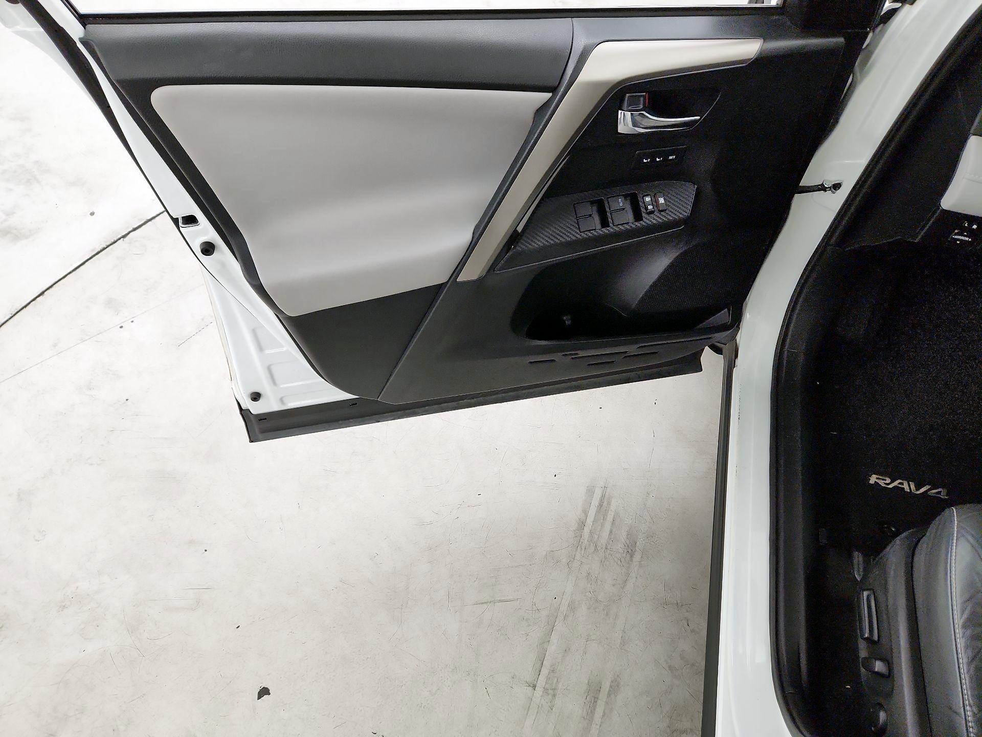 Thumbnail: 2014 Toyota RAV4 - 12