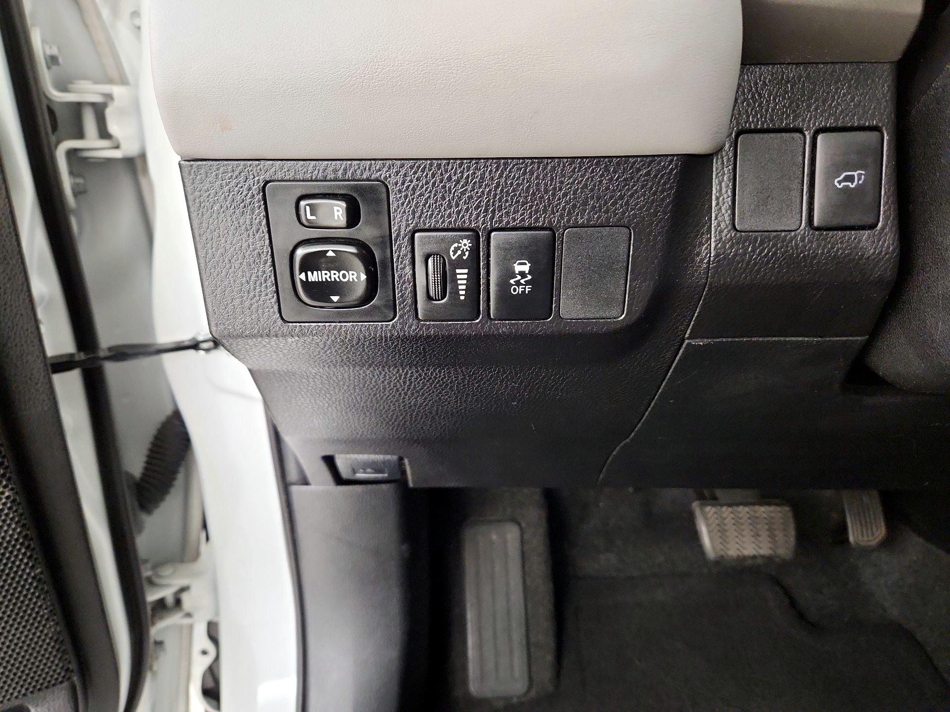 Thumbnail: 2014 Toyota RAV4 - 13