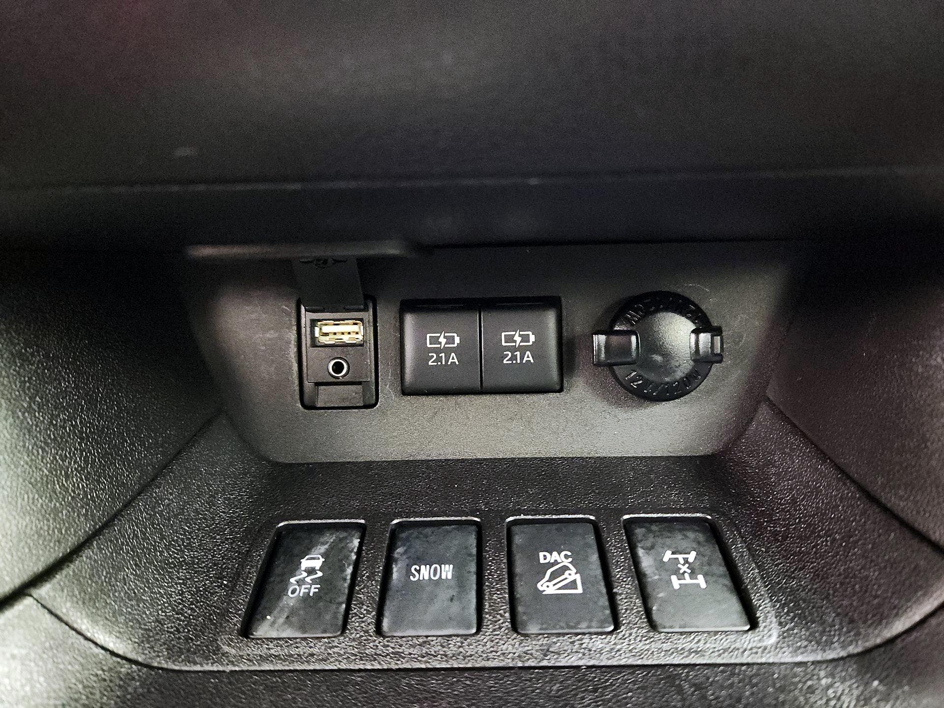 Thumbnail: 2018 Toyota Highlander - 18