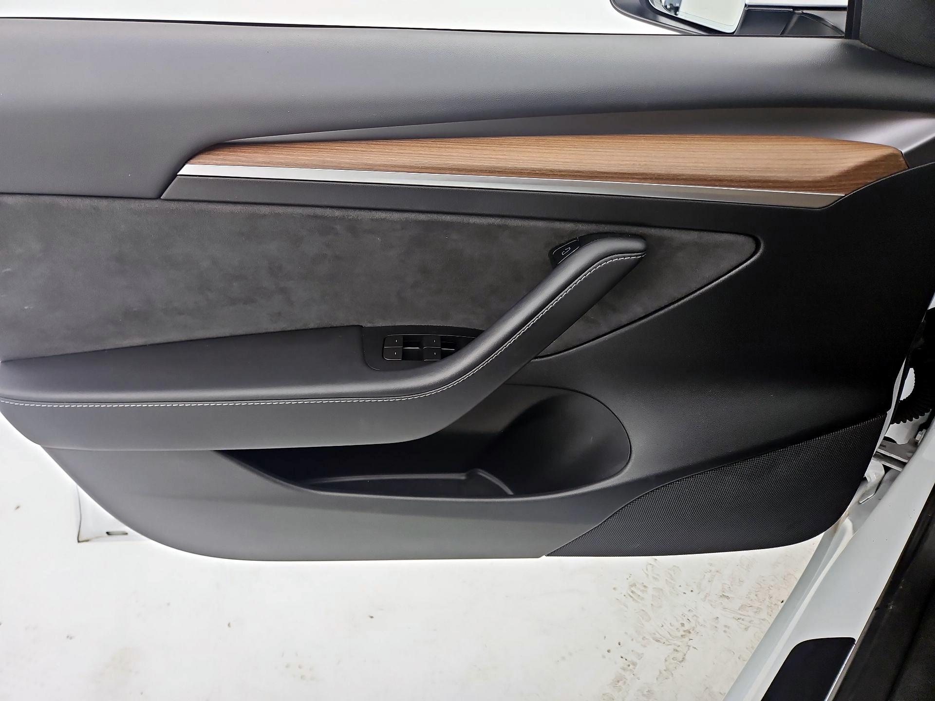 Thumbnail: 2023 Tesla Model 3 - 12