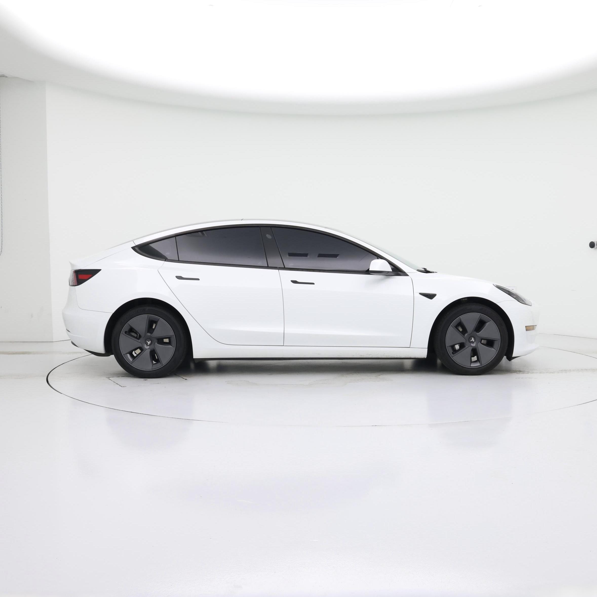 Thumbnail: 2023 Tesla Model 3 - 7