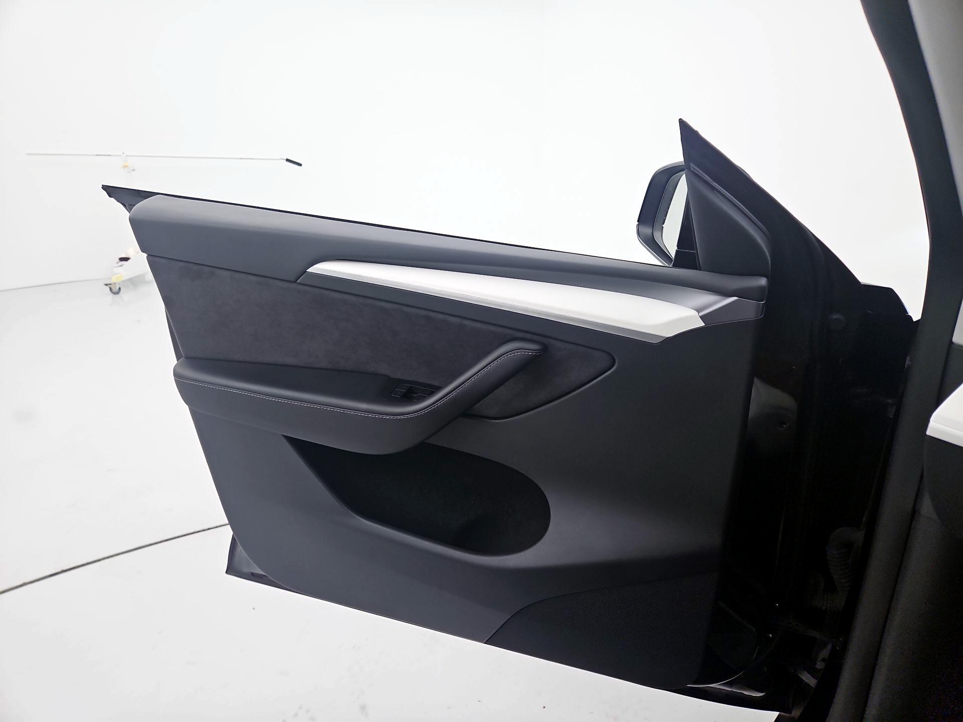 Thumbnail: 2023 Tesla Model Y - 12