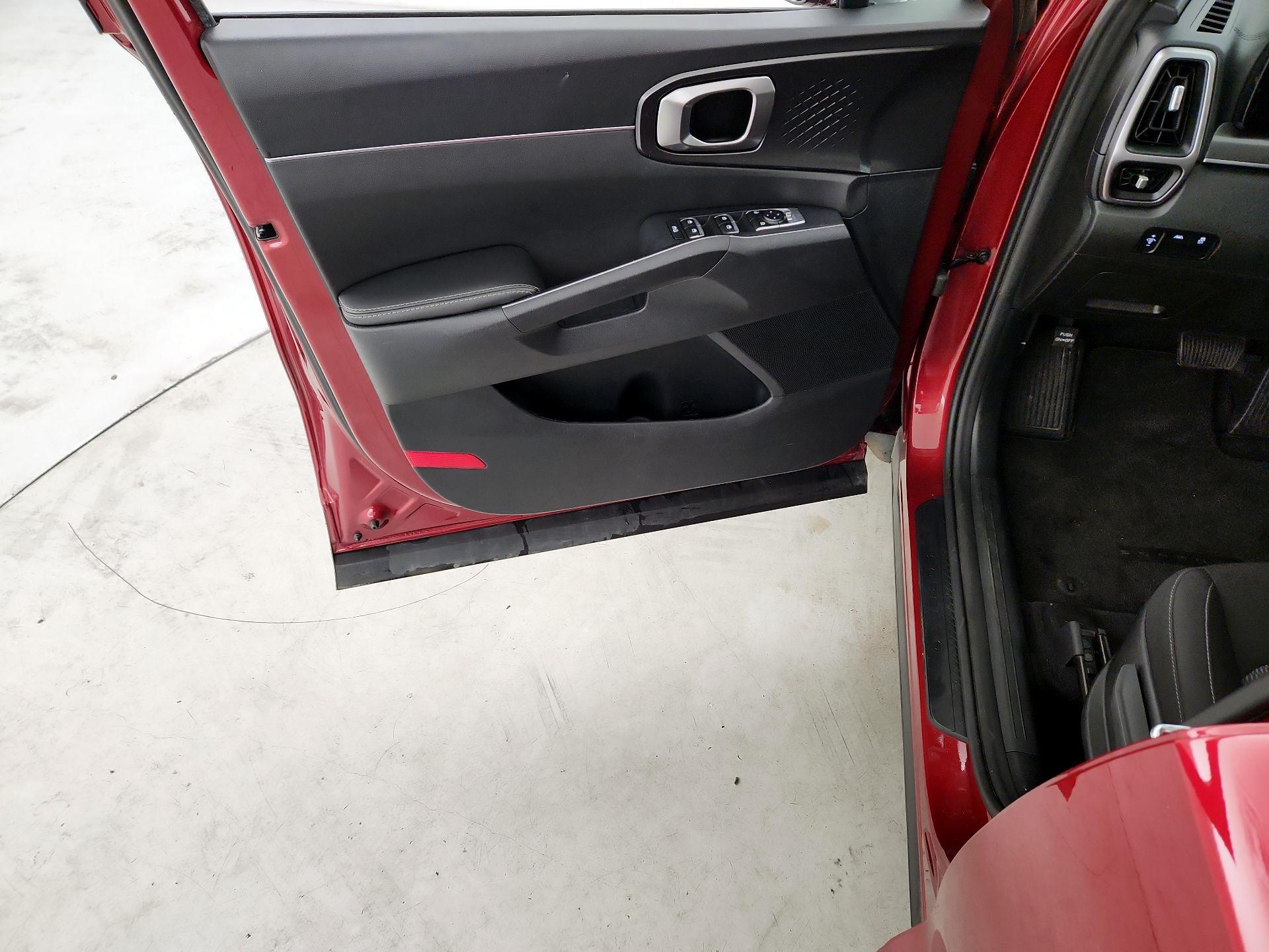 Thumbnail: 2023 Kia Sorento - 12