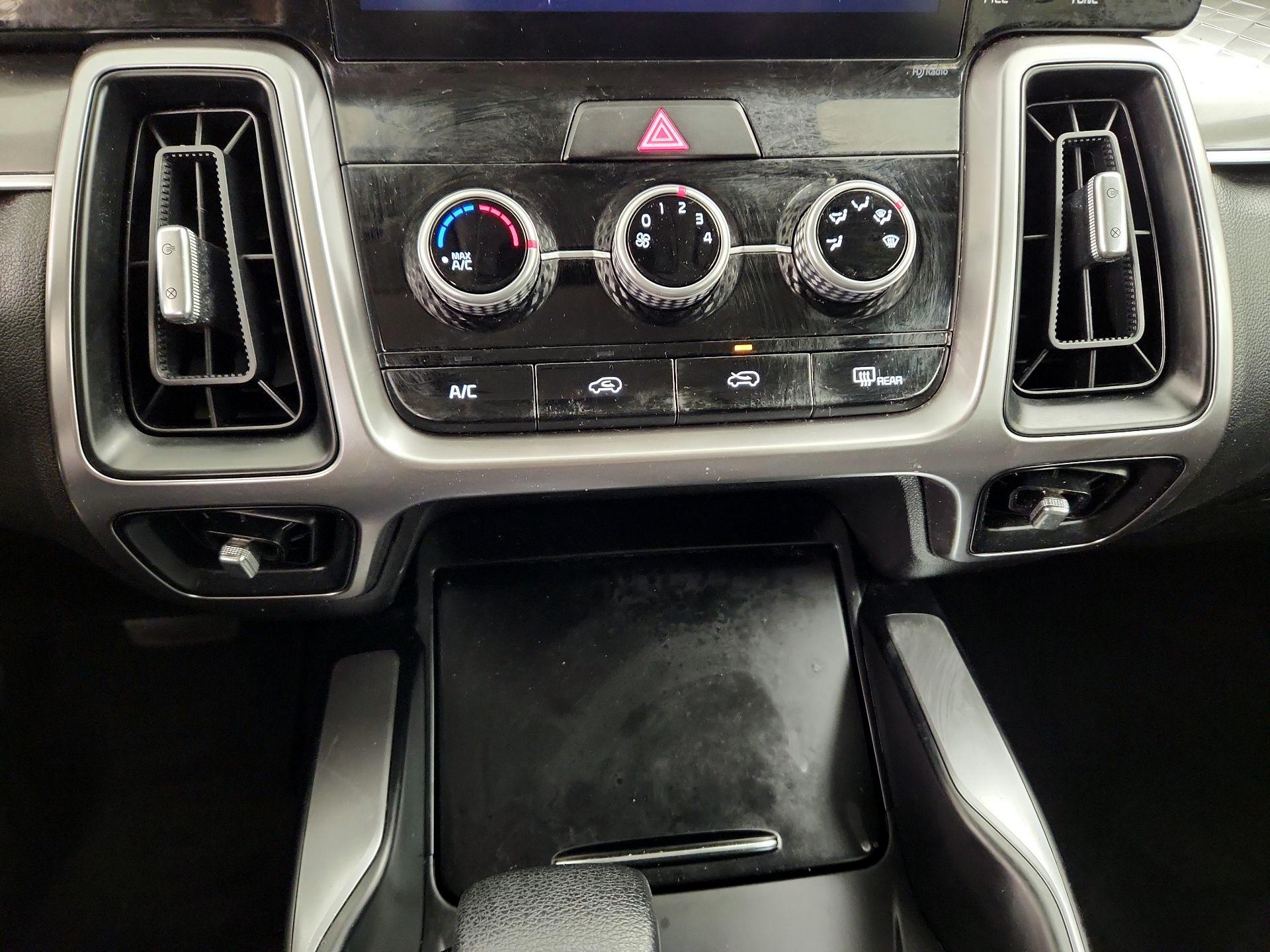 Thumbnail: 2023 Kia Sorento - 16