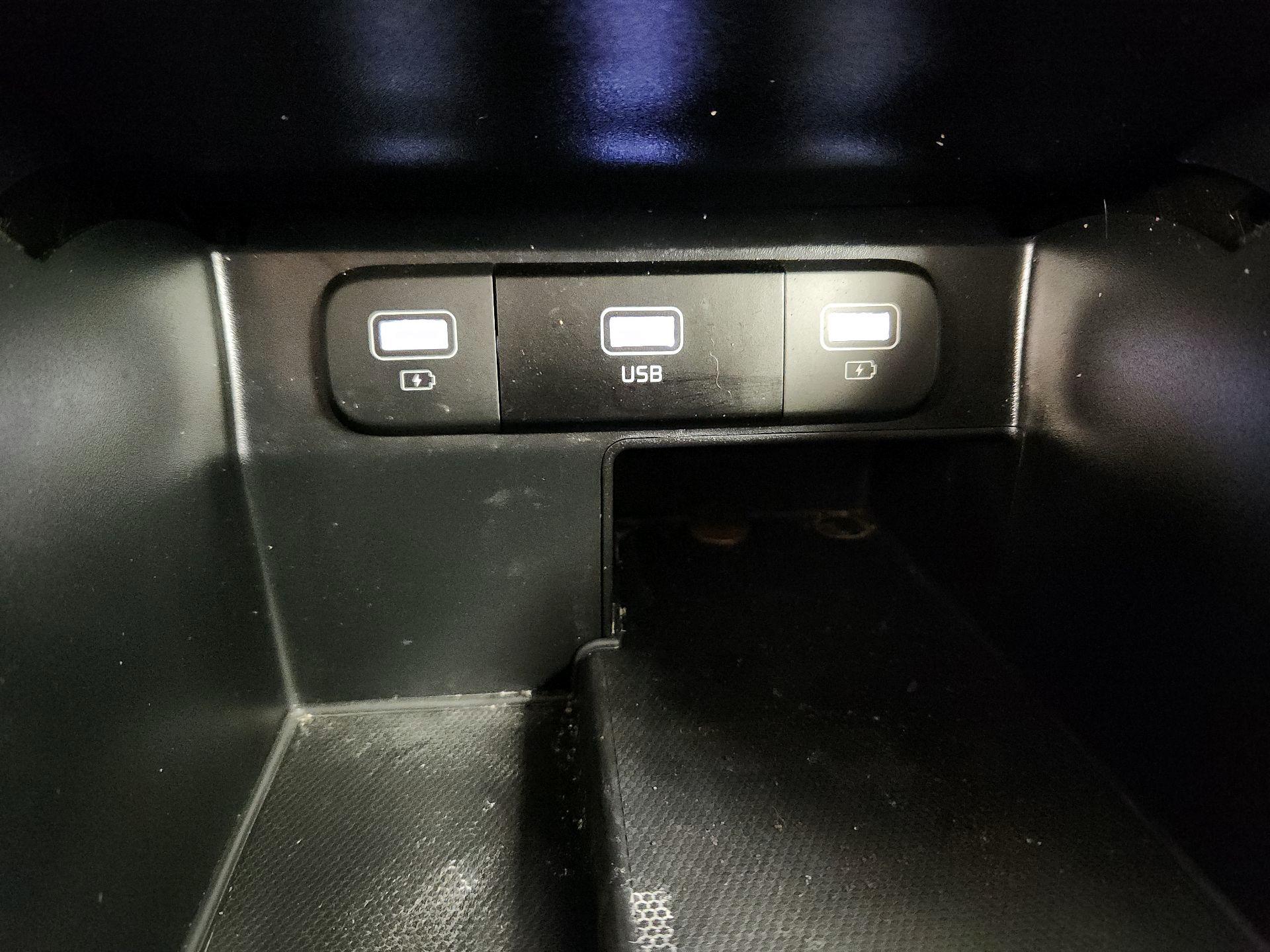 Thumbnail: 2023 Kia Sorento - 18