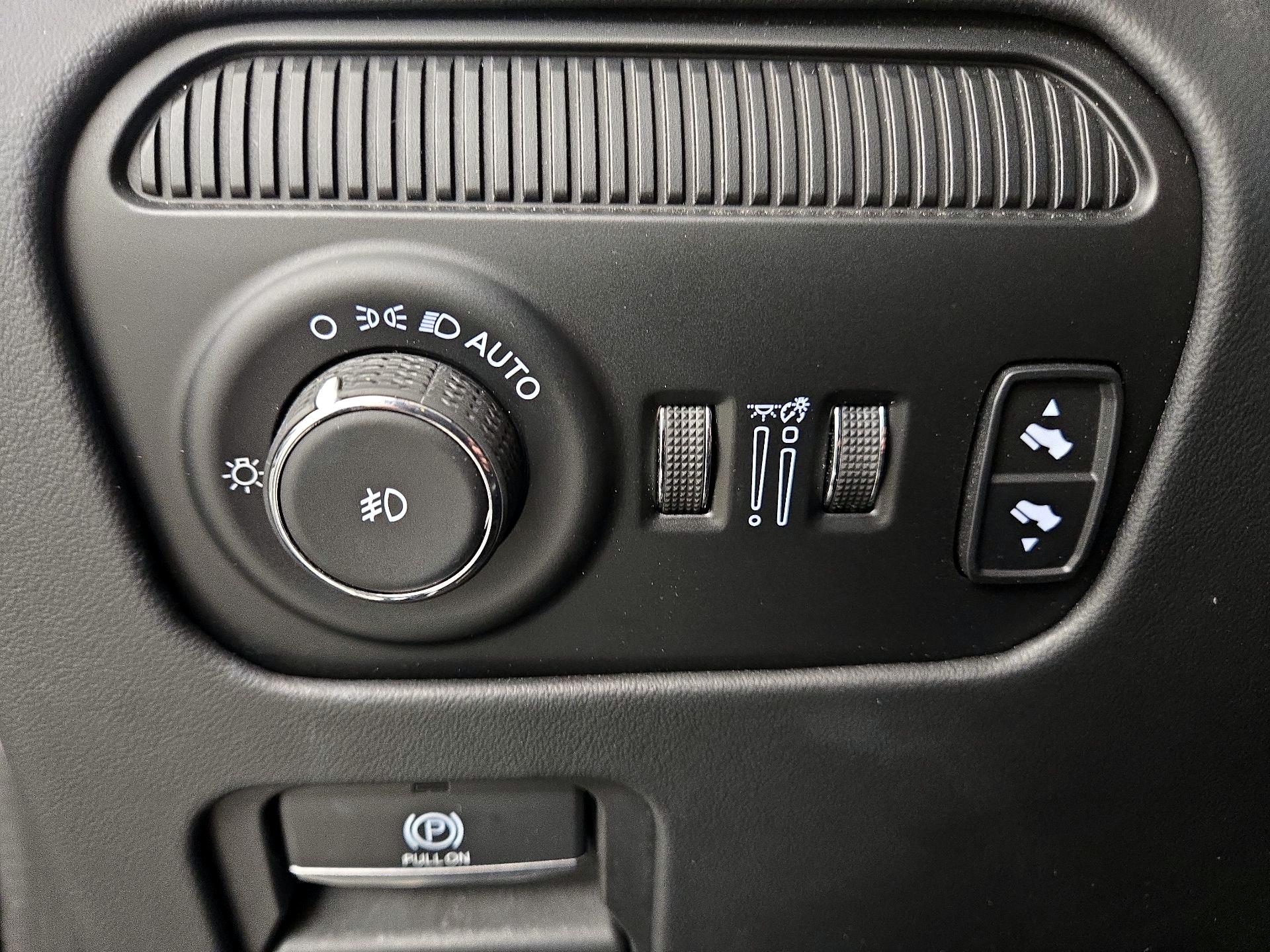 Thumbnail: 2022 Jeep Grand Wagoneer - 13