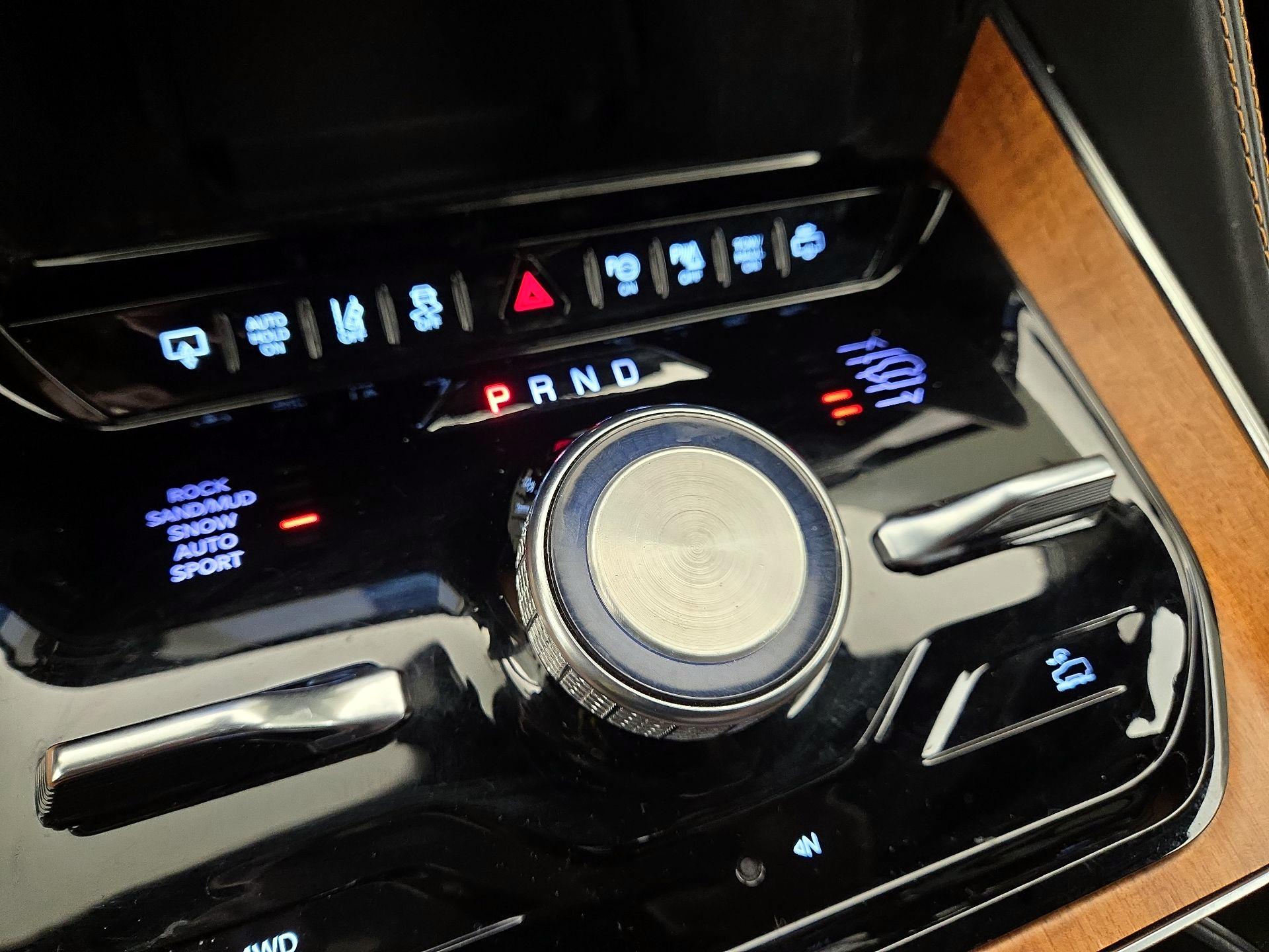 Thumbnail: 2022 Jeep Grand Wagoneer - 18