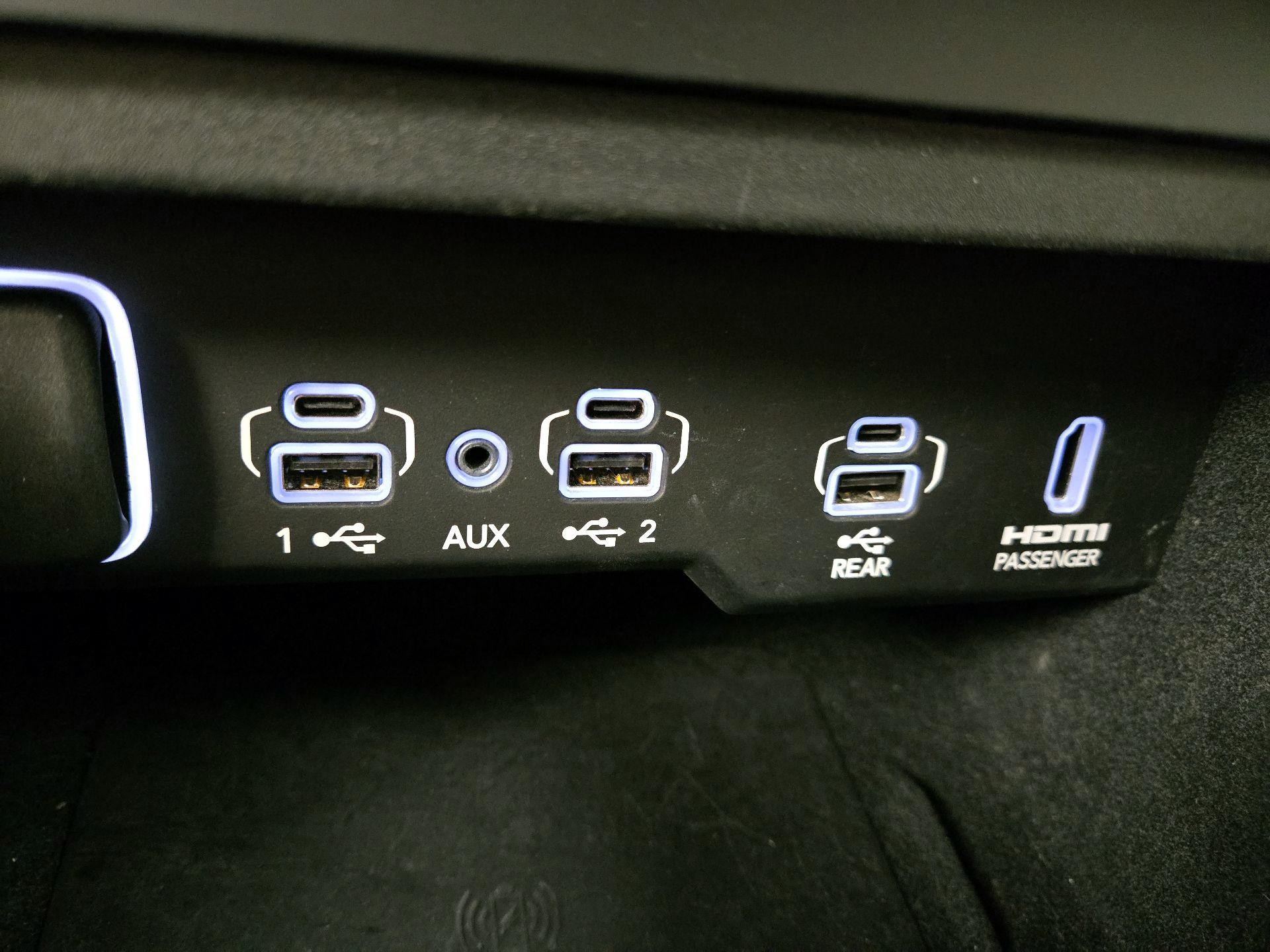 Thumbnail: 2022 Jeep Grand Wagoneer - 19