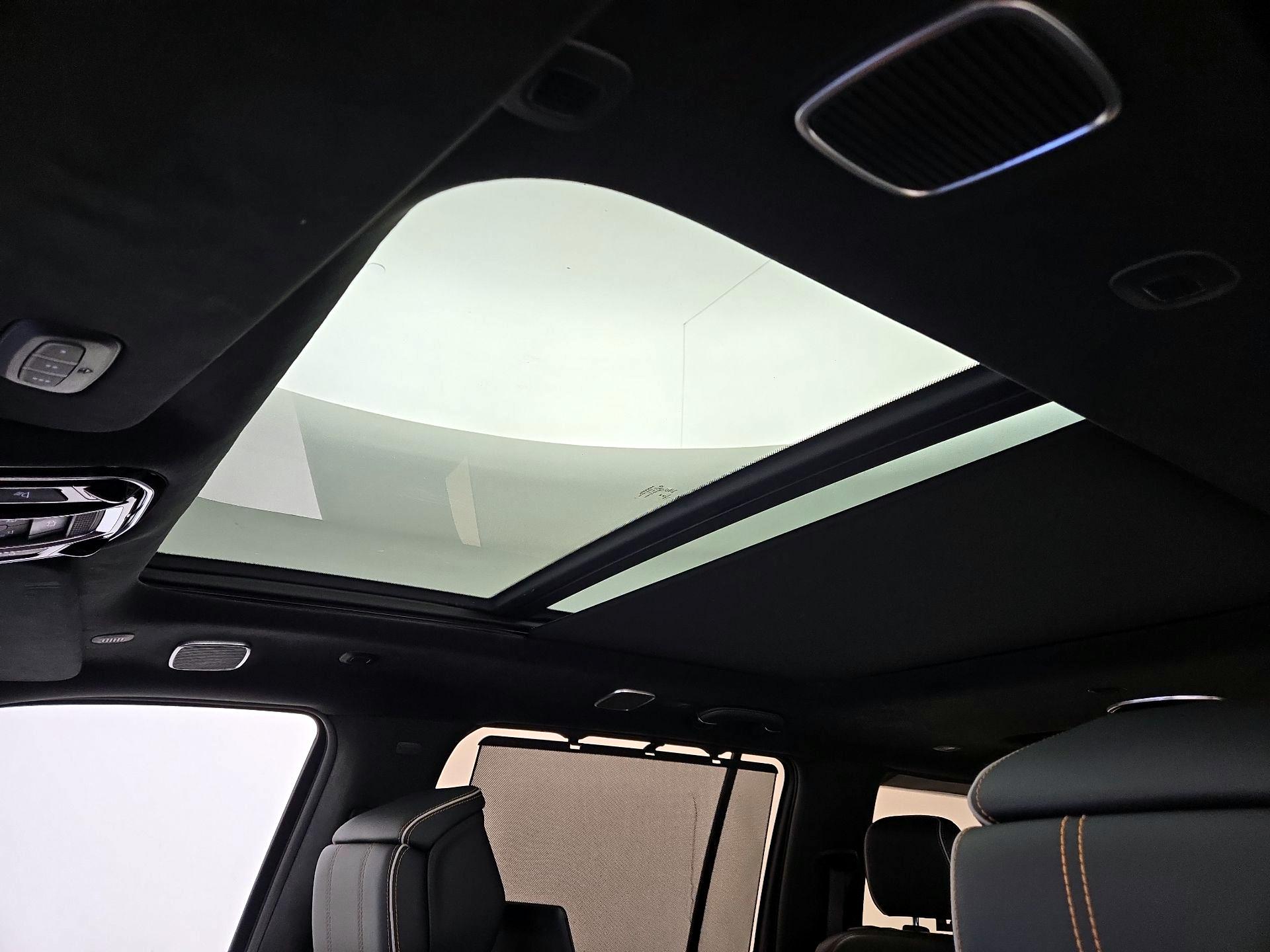 Thumbnail: 2022 Jeep Grand Wagoneer - 20