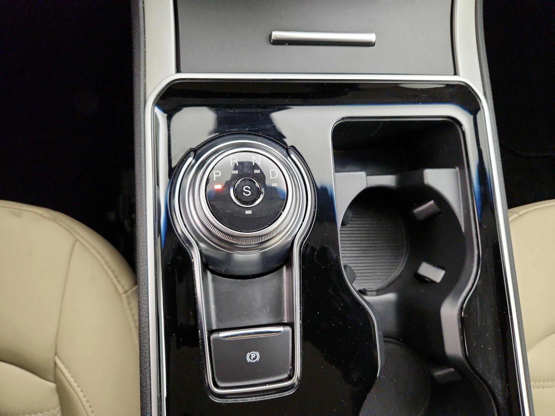 Thumbnail: 2020 Ford Edge - 18