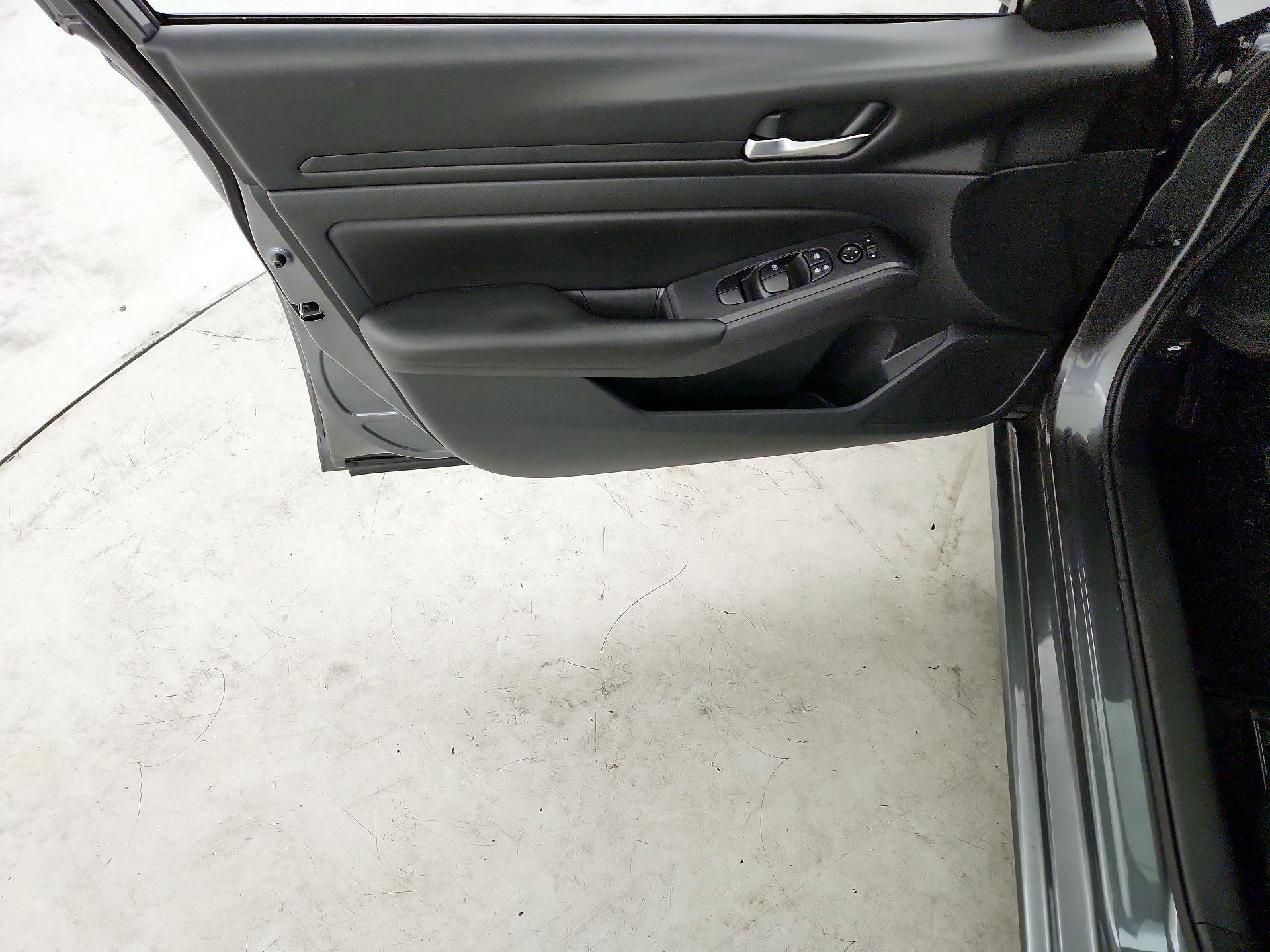 Thumbnail: 2021 Nissan Altima - 12