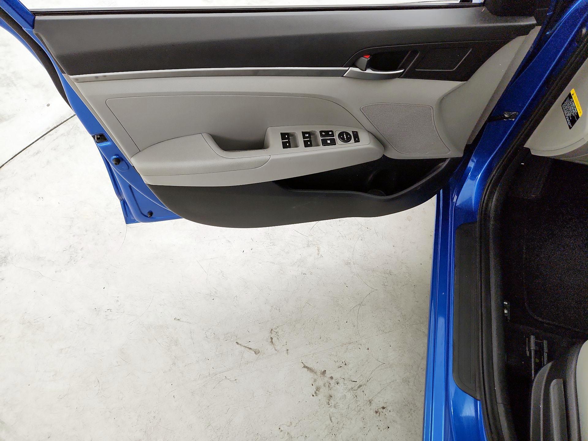 Thumbnail: 2017 Hyundai Elantra - 12