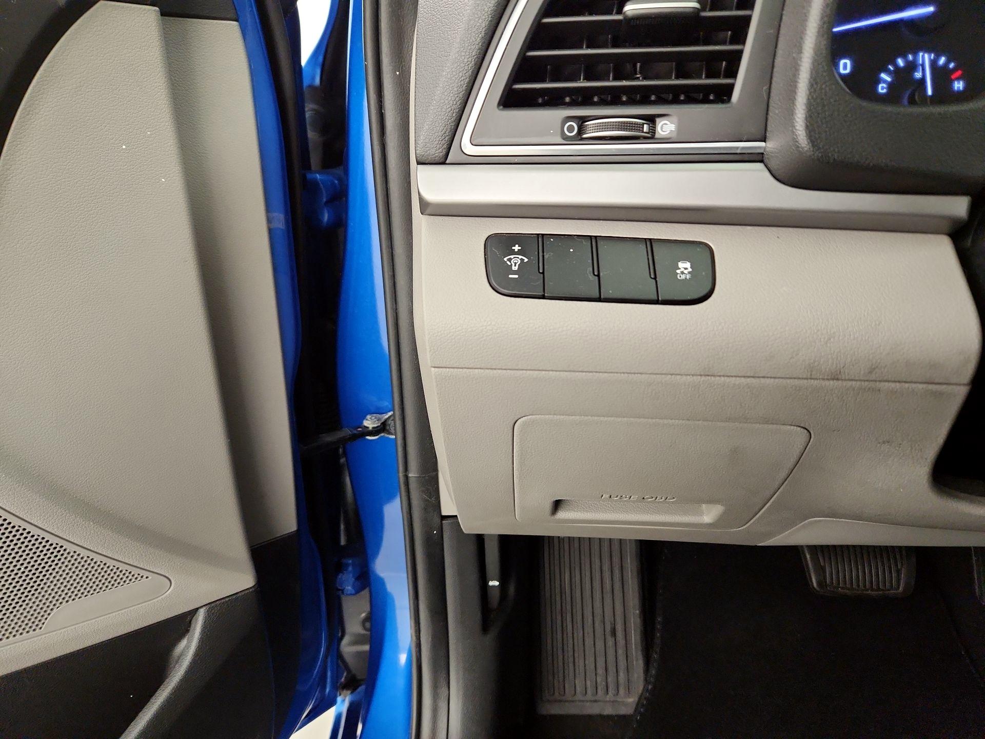 Thumbnail: 2017 Hyundai Elantra - 13