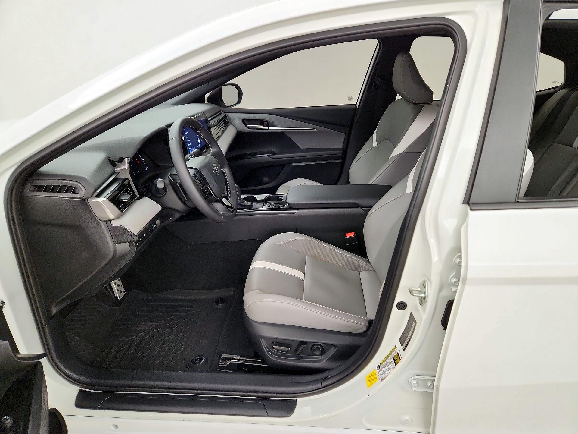 Thumbnail: 2025 Toyota Camry - 11