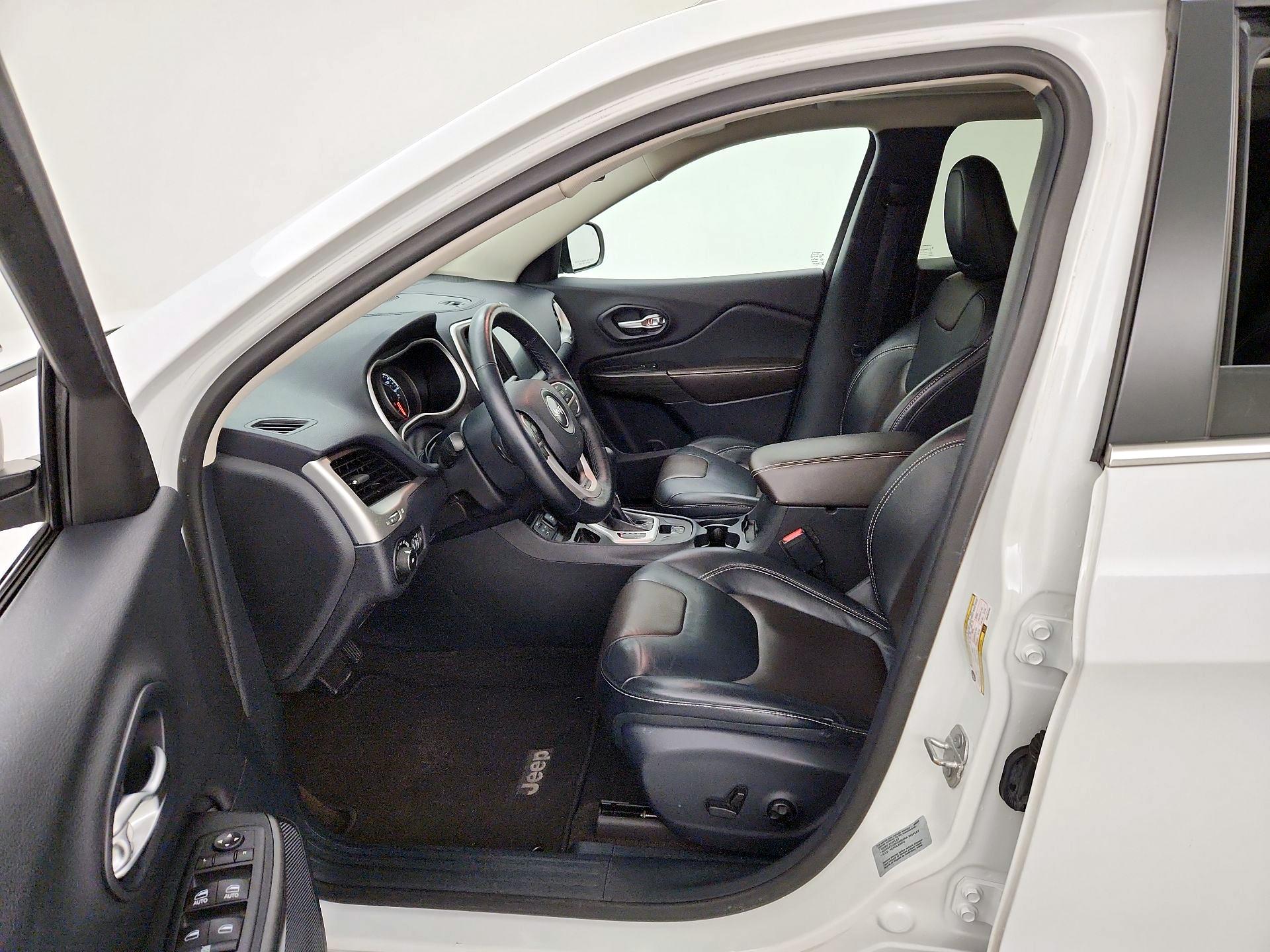 Thumbnail: 2016 Jeep Cherokee - 11