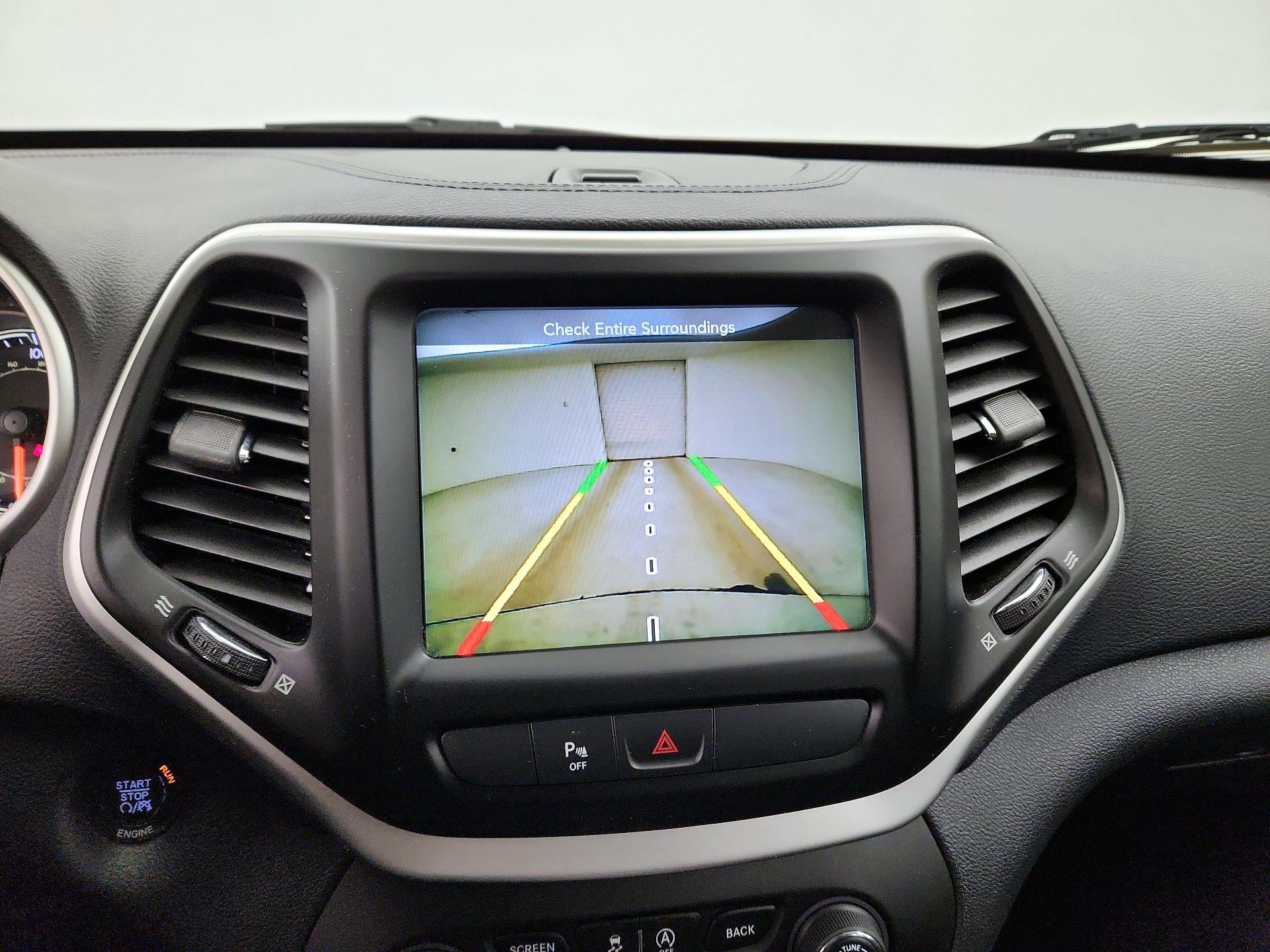 Thumbnail: 2016 Jeep Cherokee - 14