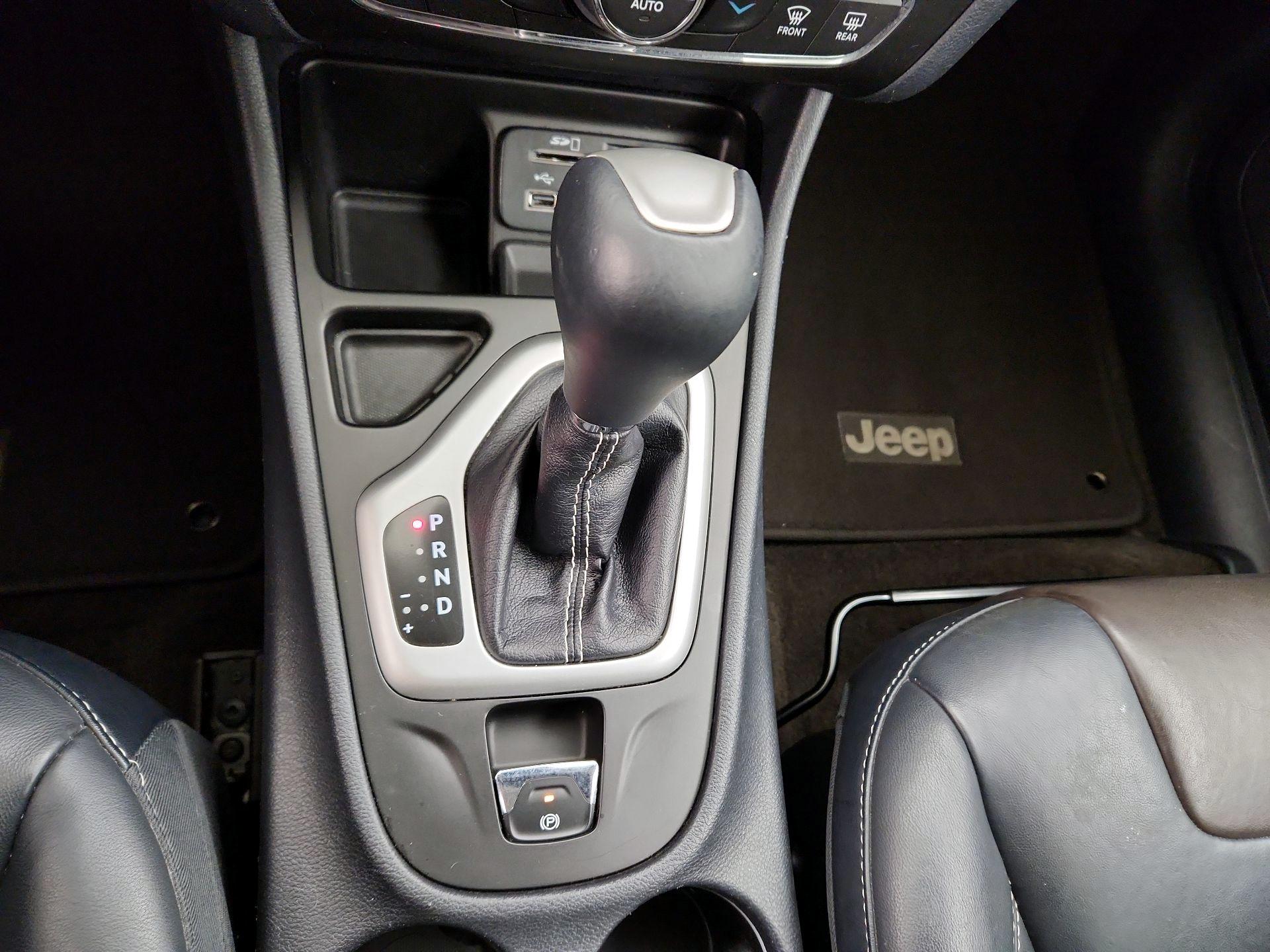 Thumbnail: 2016 Jeep Cherokee - 17