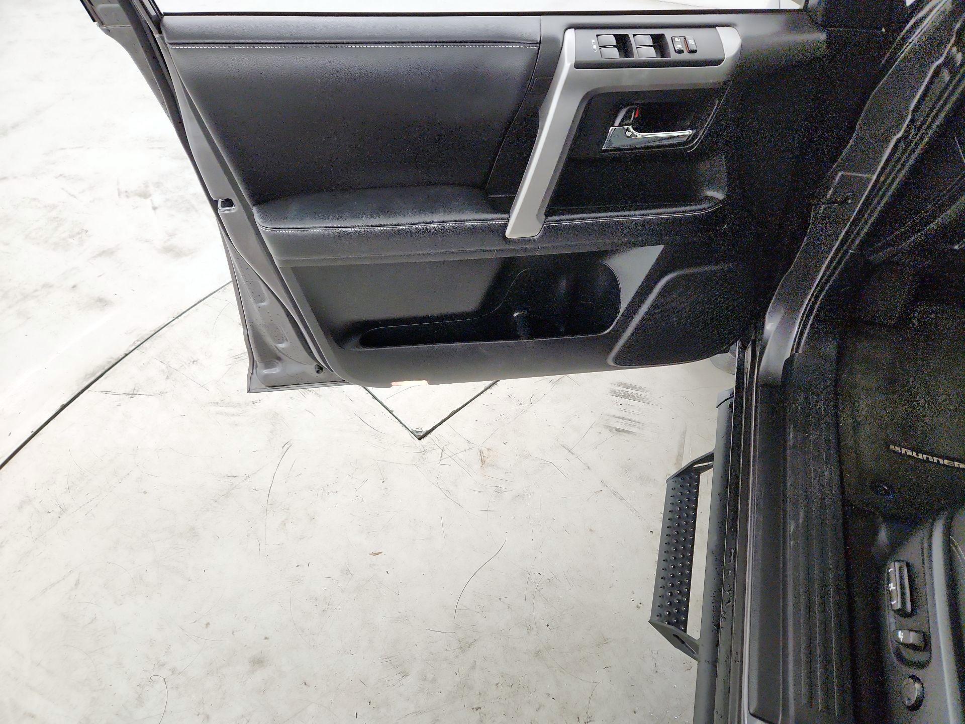 Thumbnail: 2019 Toyota 4Runner - 12