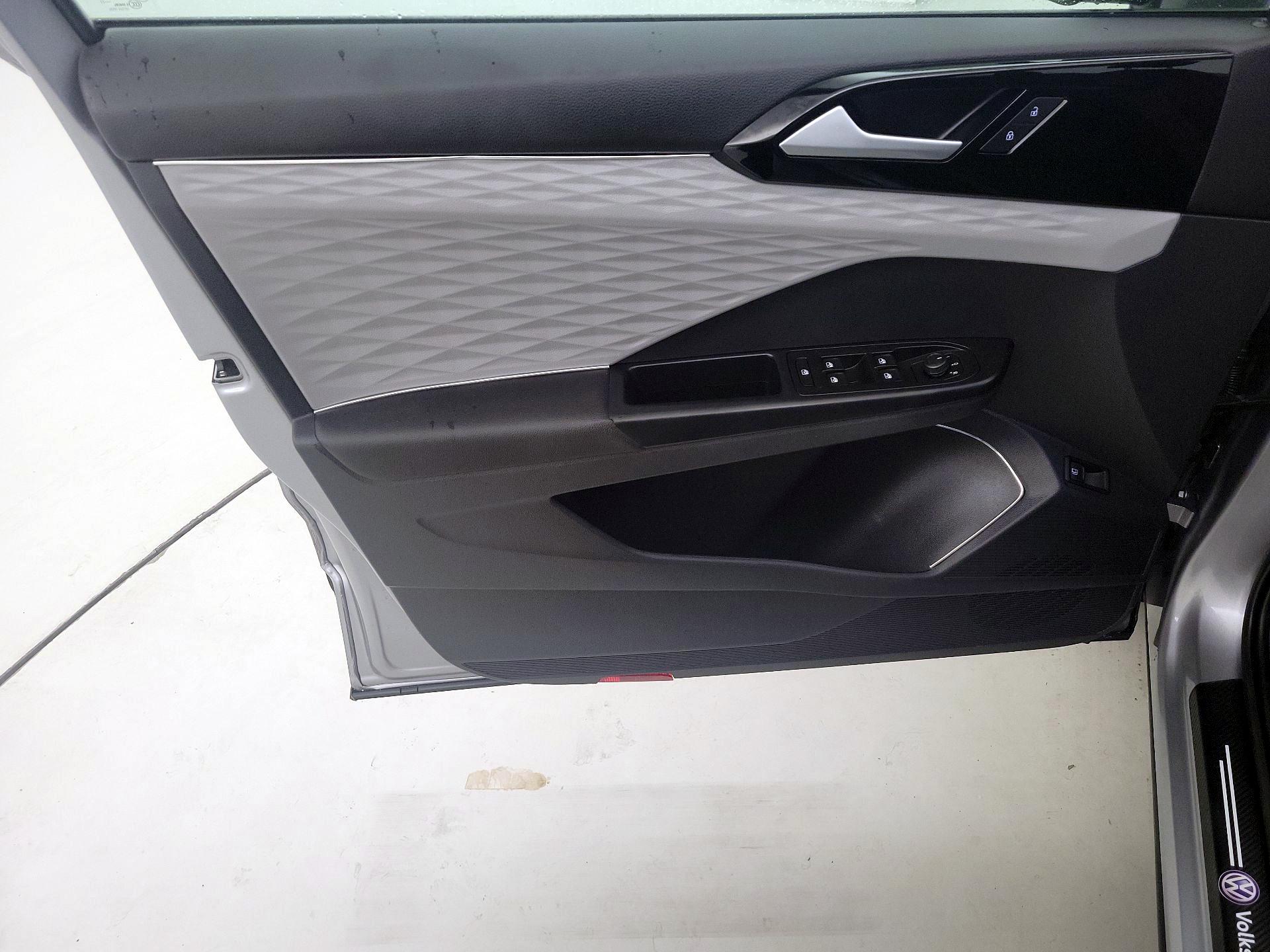 Thumbnail: 2023 Volkswagen Taos - 12