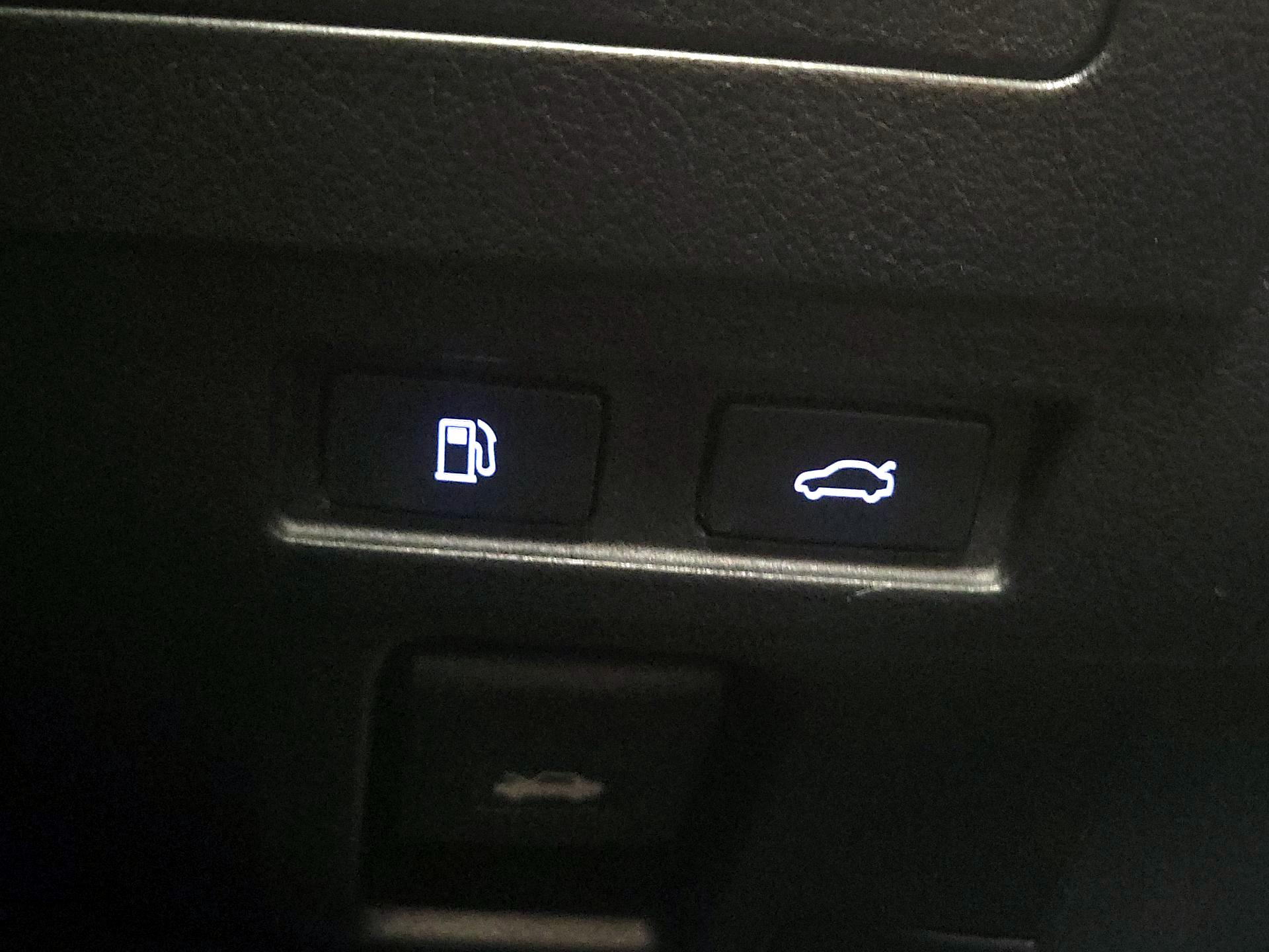 Thumbnail: 2021 Lexus ES - 13