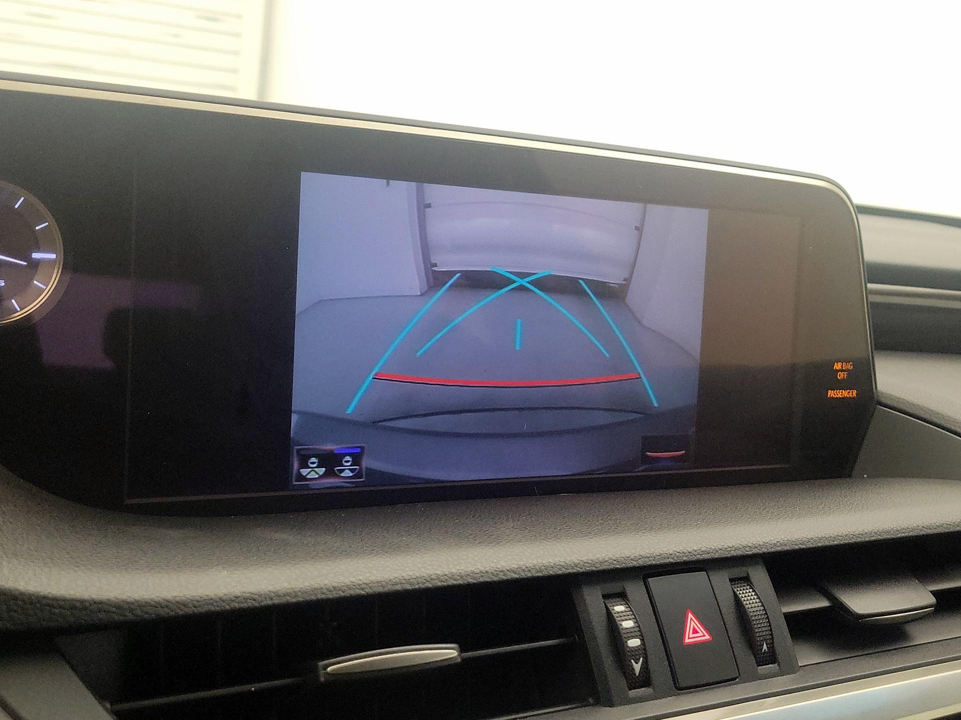 Thumbnail: 2021 Lexus ES - 15