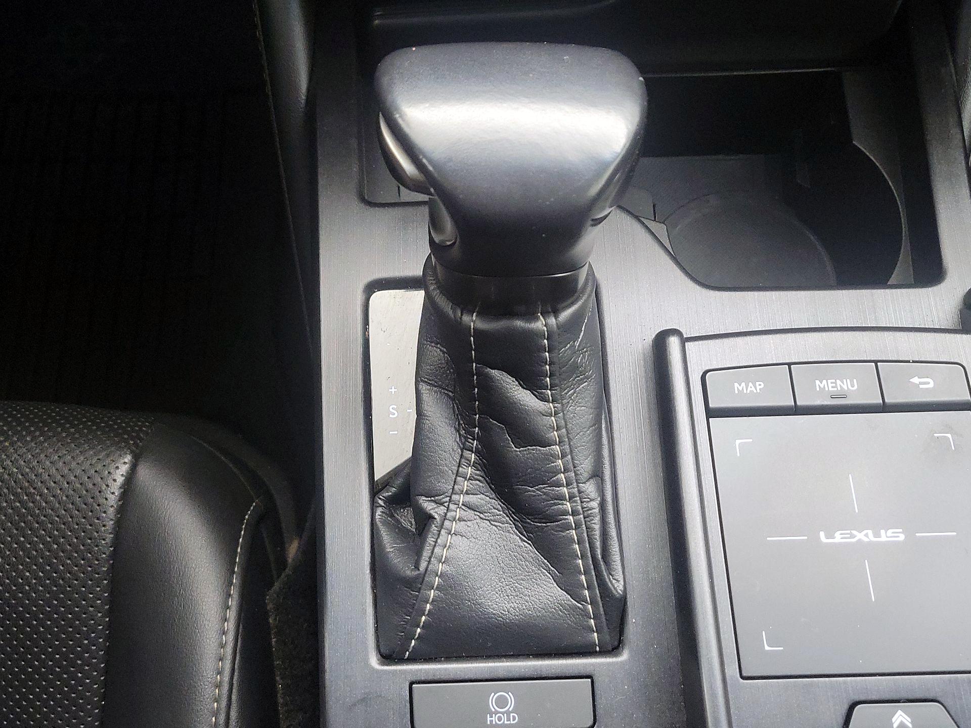 Thumbnail: 2021 Lexus ES - 18