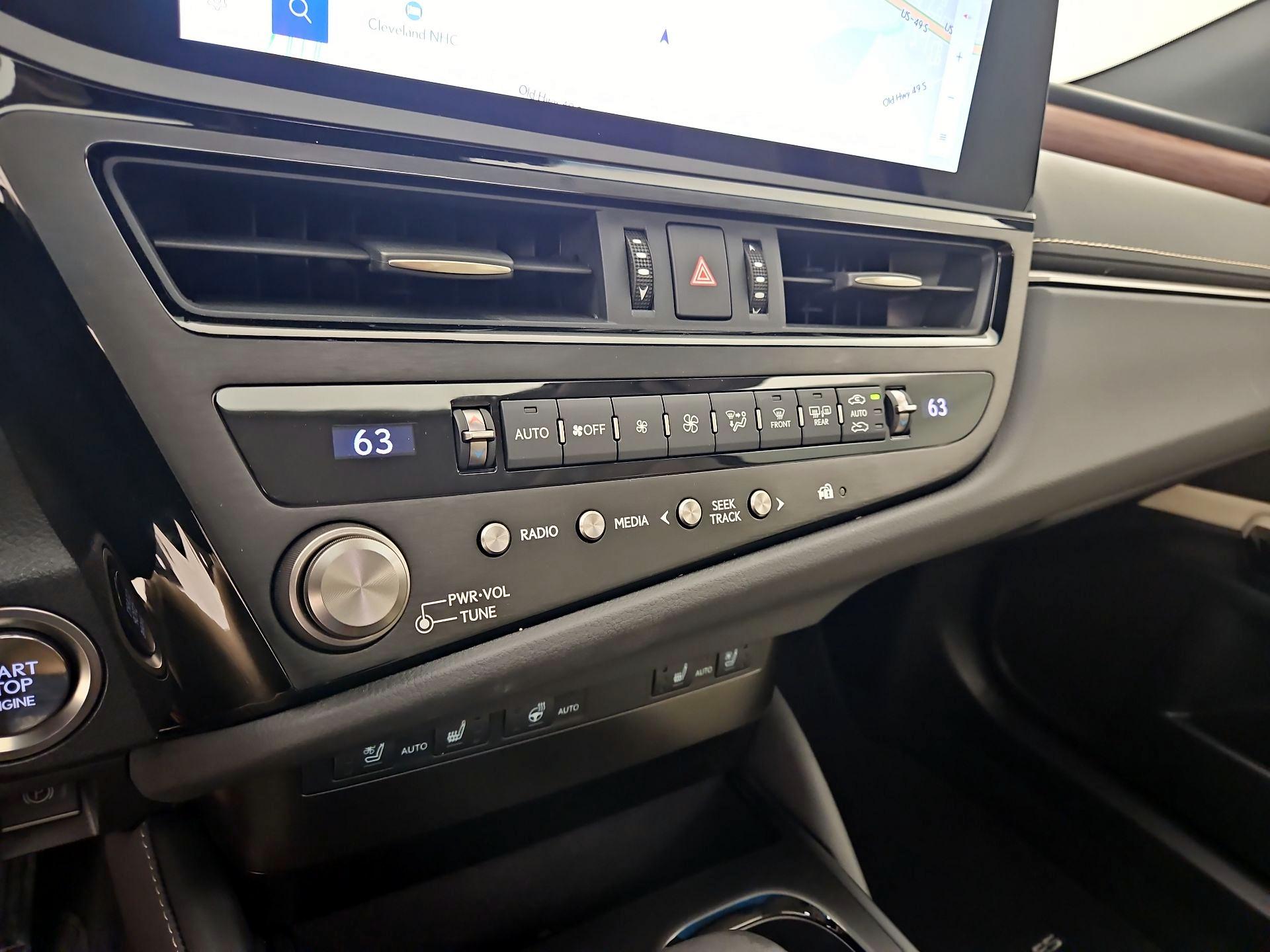 Thumbnail: 2025 Lexus ES - 17