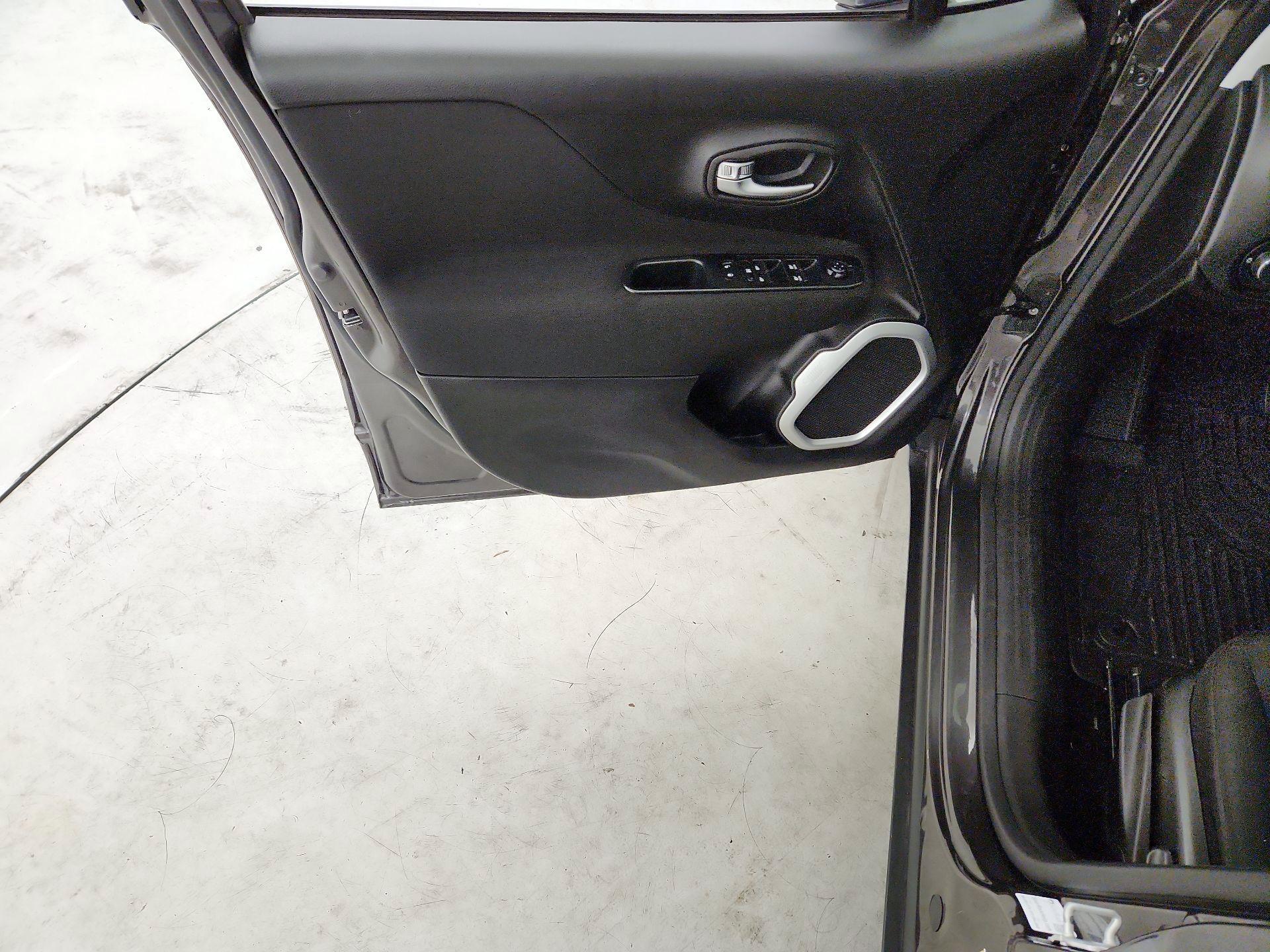 Thumbnail: 2019 Jeep Renegade - 12