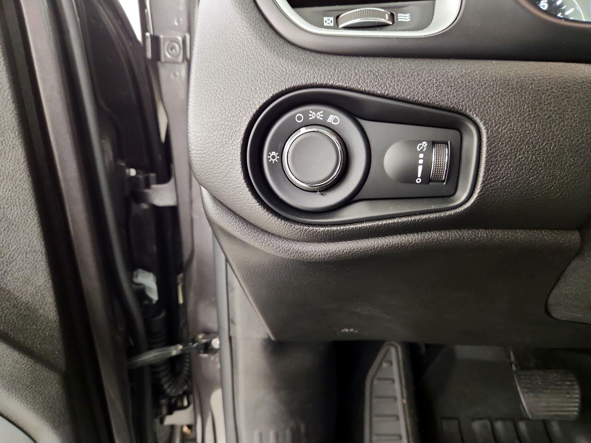 Thumbnail: 2019 Jeep Renegade - 13