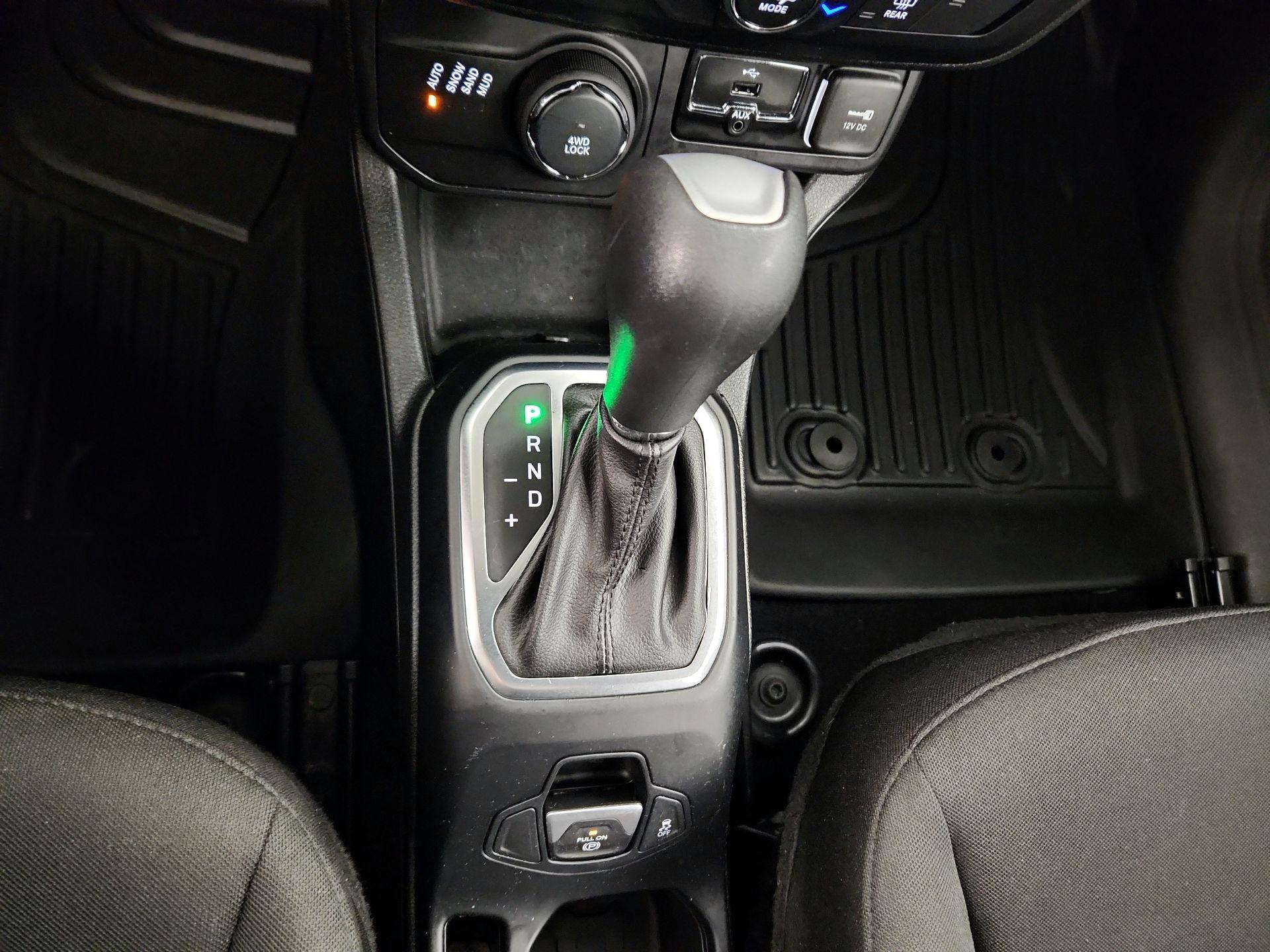 Thumbnail: 2019 Jeep Renegade - 17