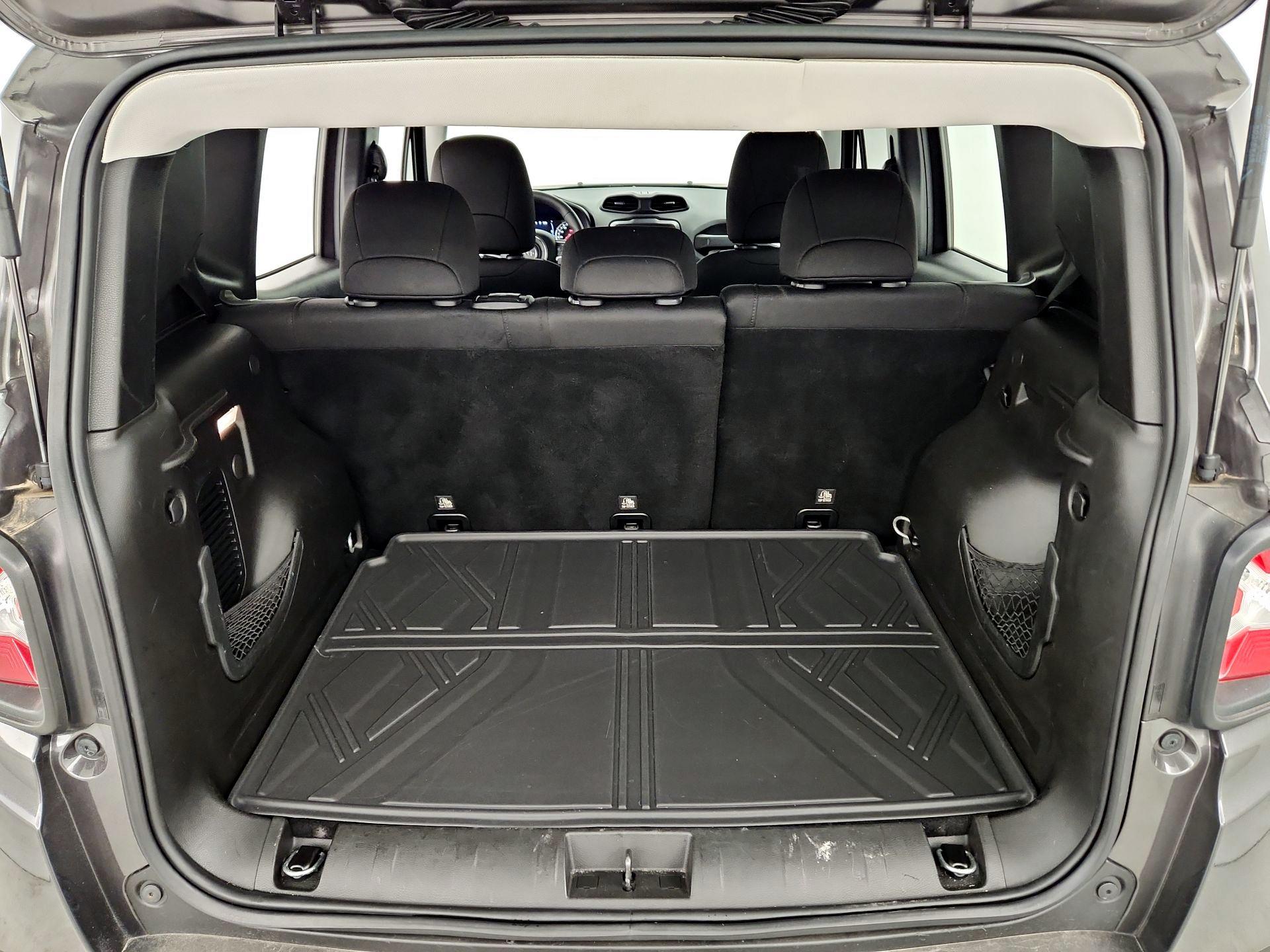 Thumbnail: 2019 Jeep Renegade - 20