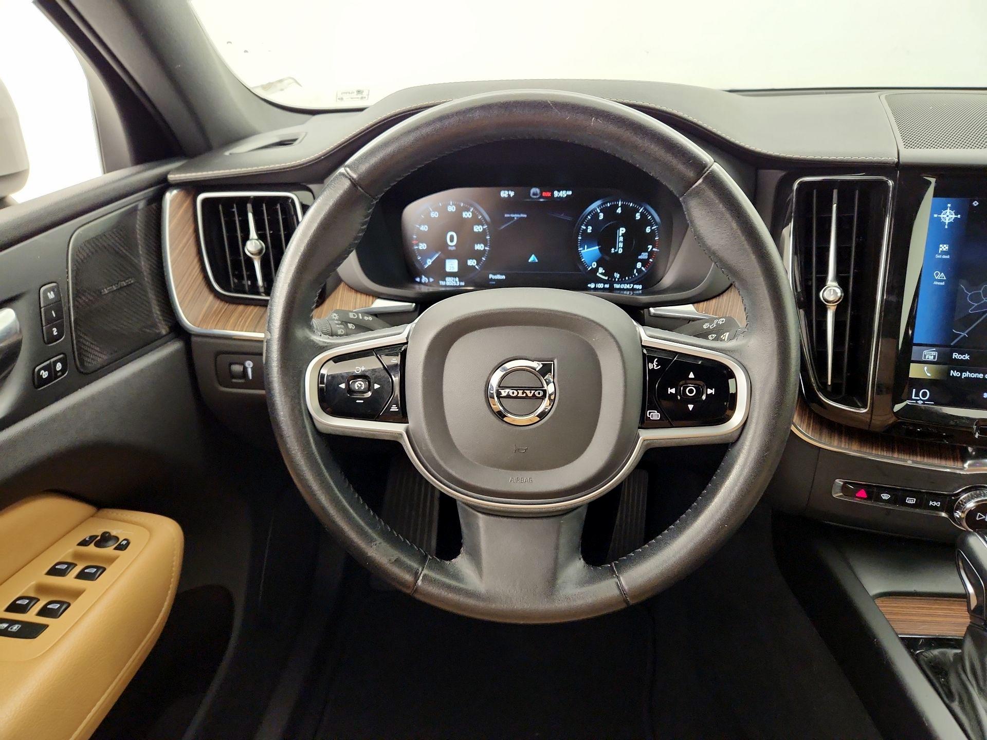 Thumbnail: 2020 Volvo XC60 - 10