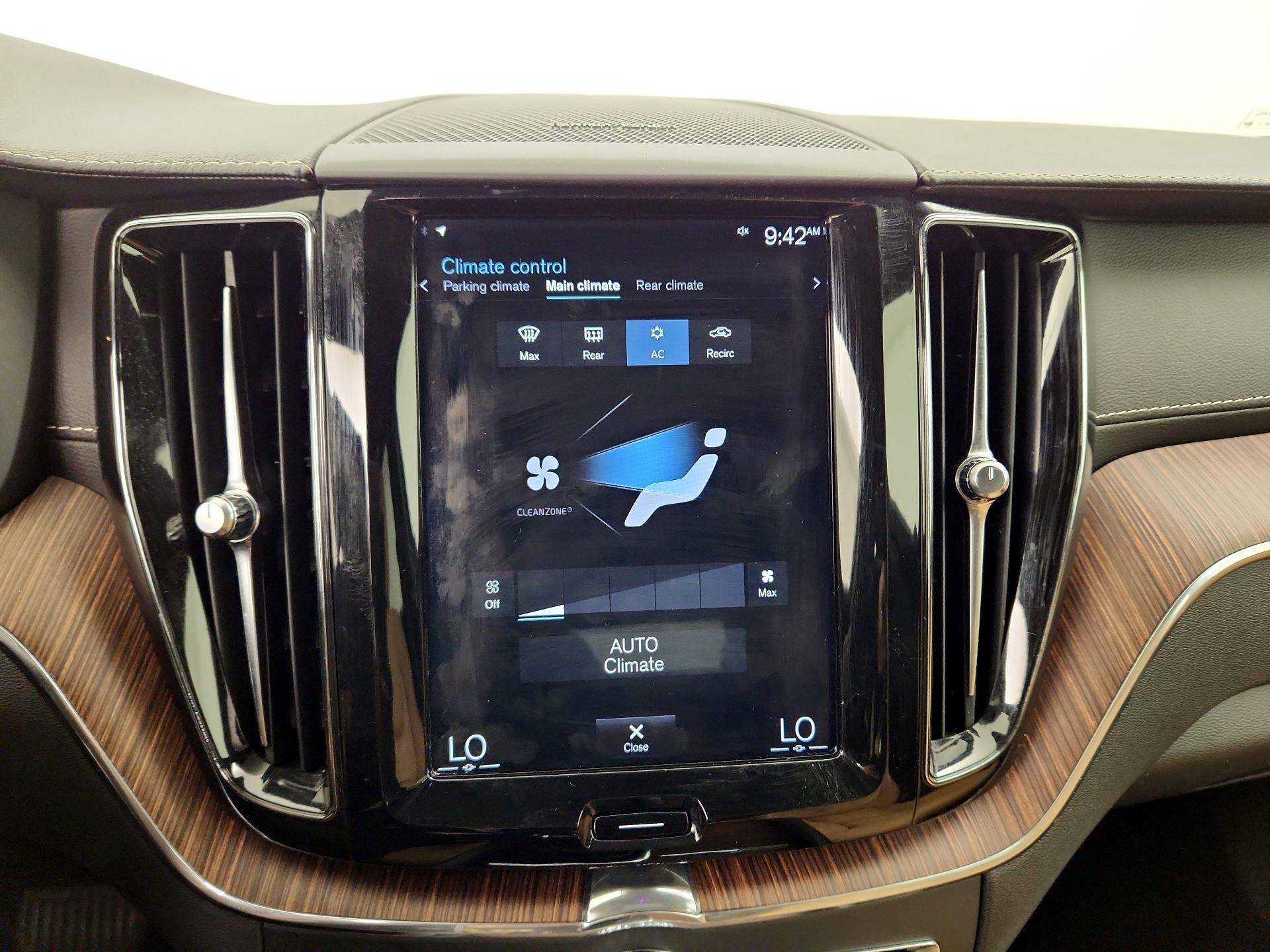 Thumbnail: 2020 Volvo XC60 - 17