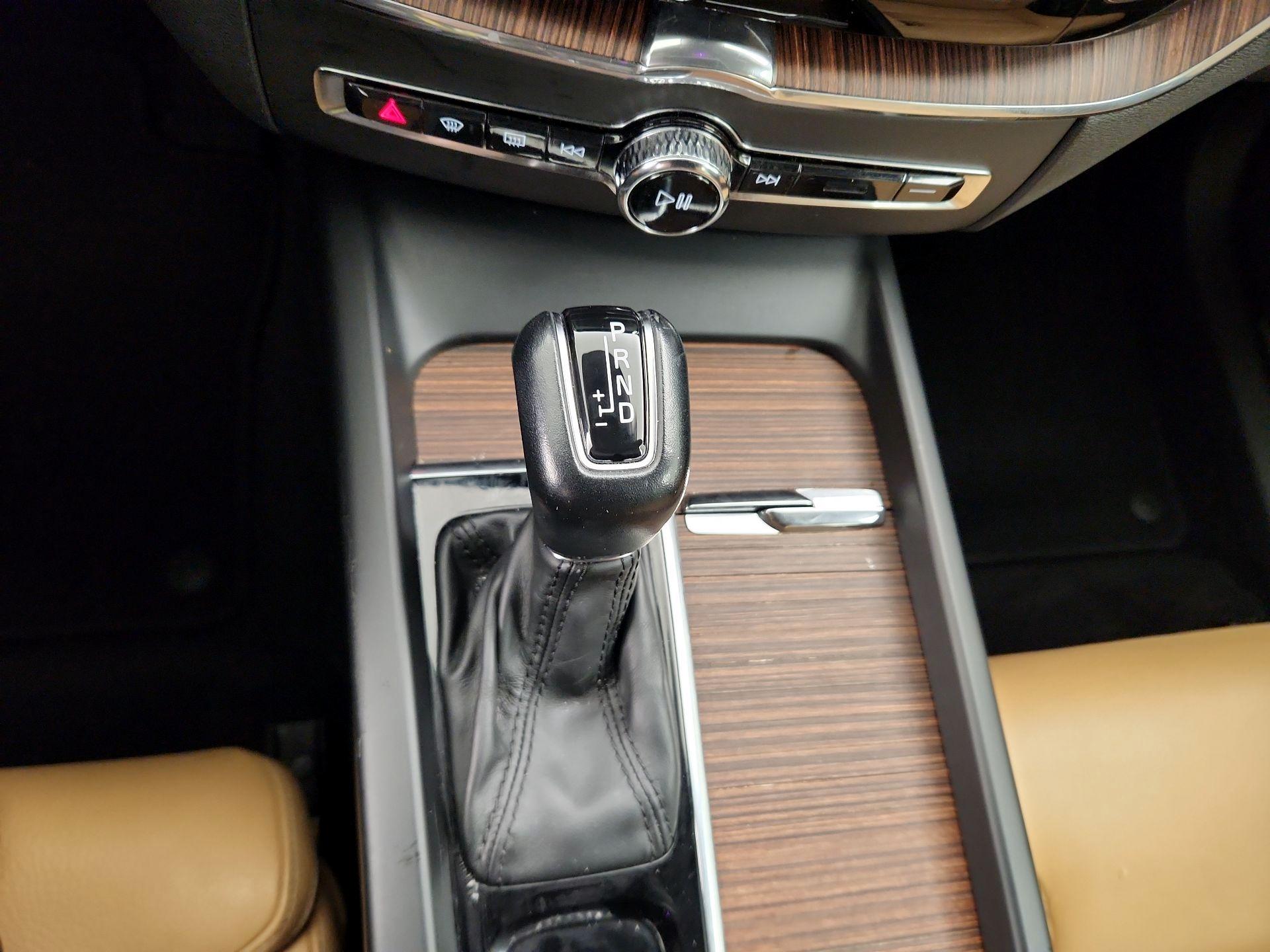 Thumbnail: 2020 Volvo XC60 - 18