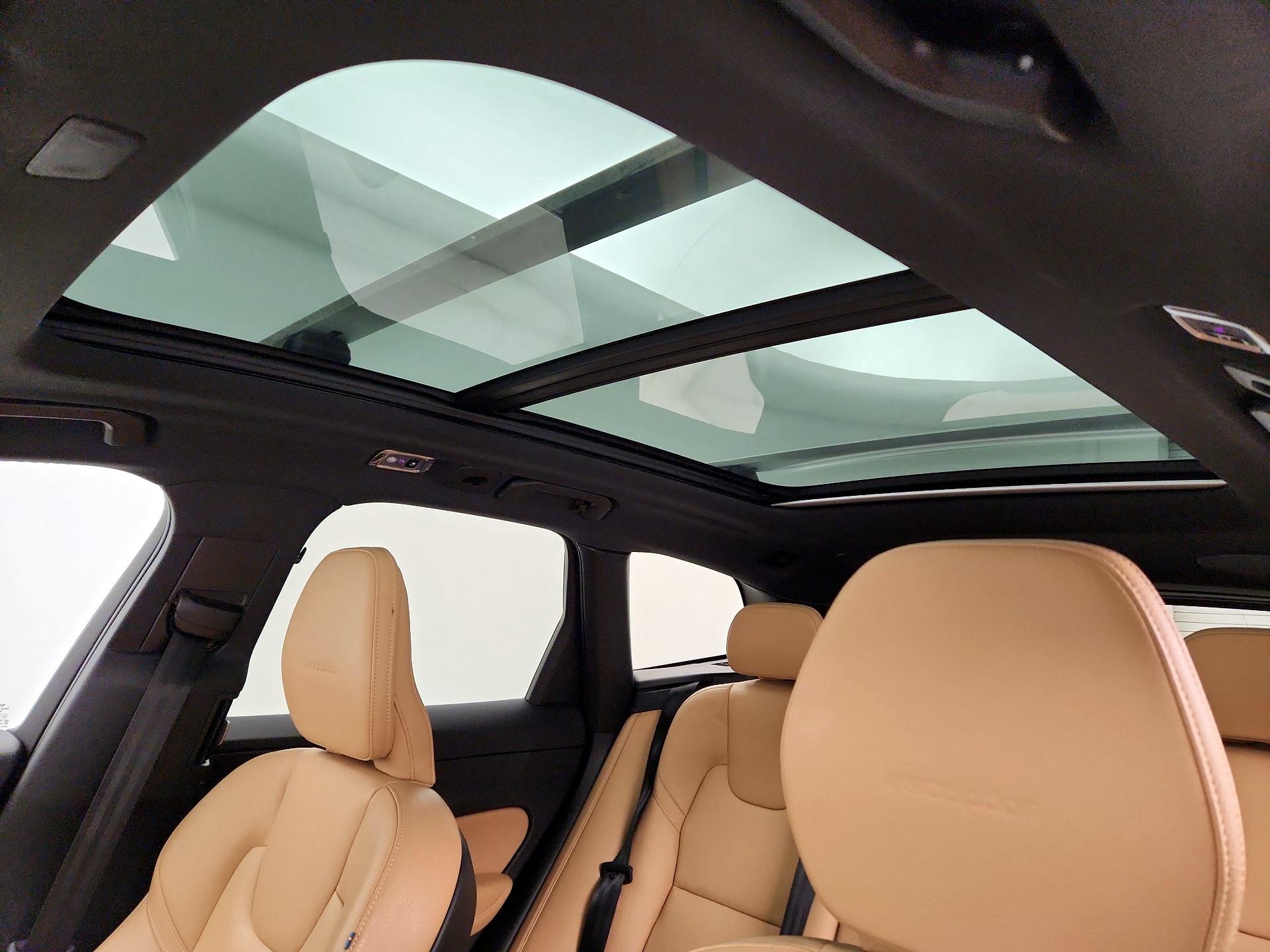 Thumbnail: 2020 Volvo XC60 - 20