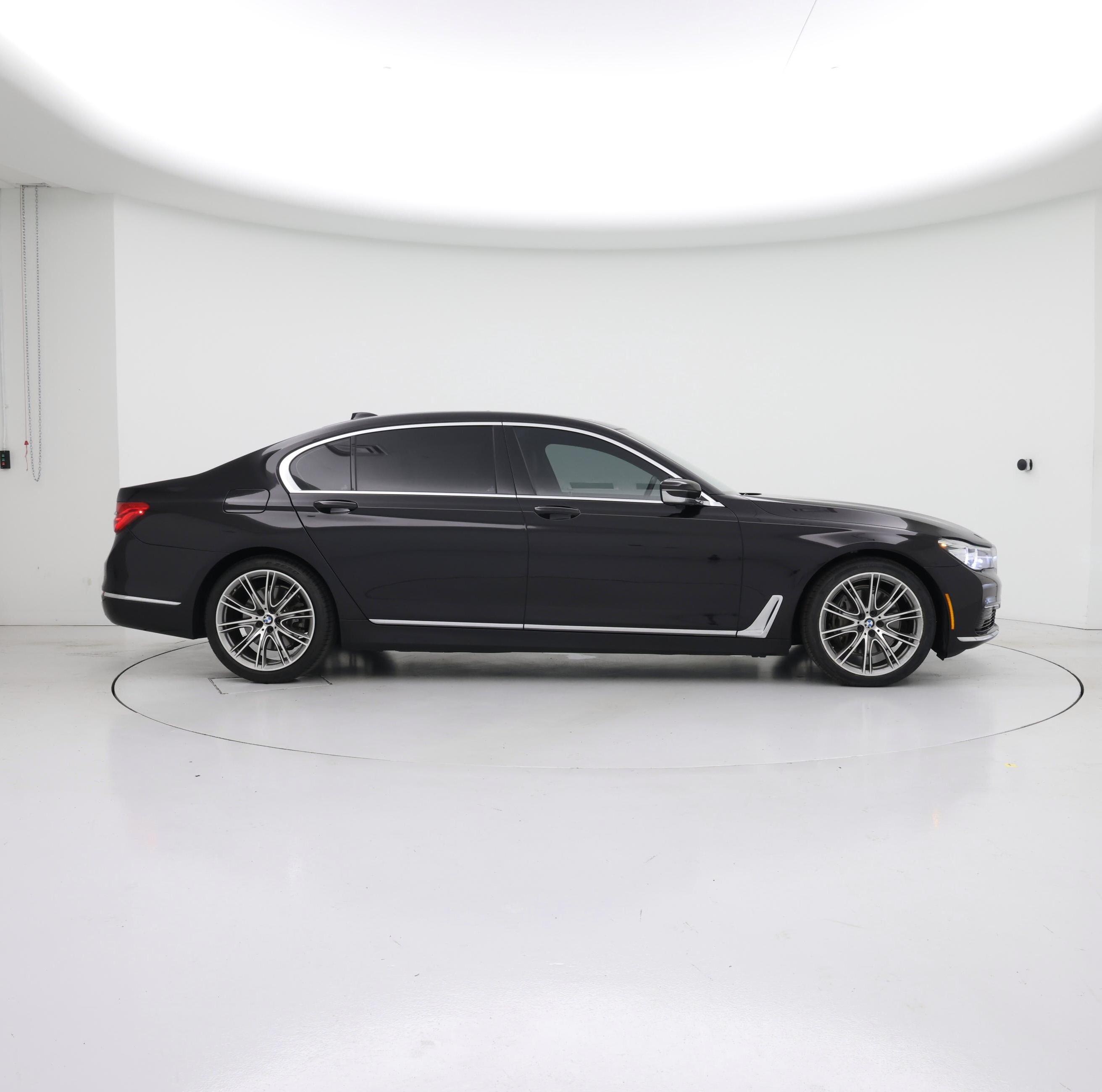 Thumbnail: 2019 BMW 7 Series - 7